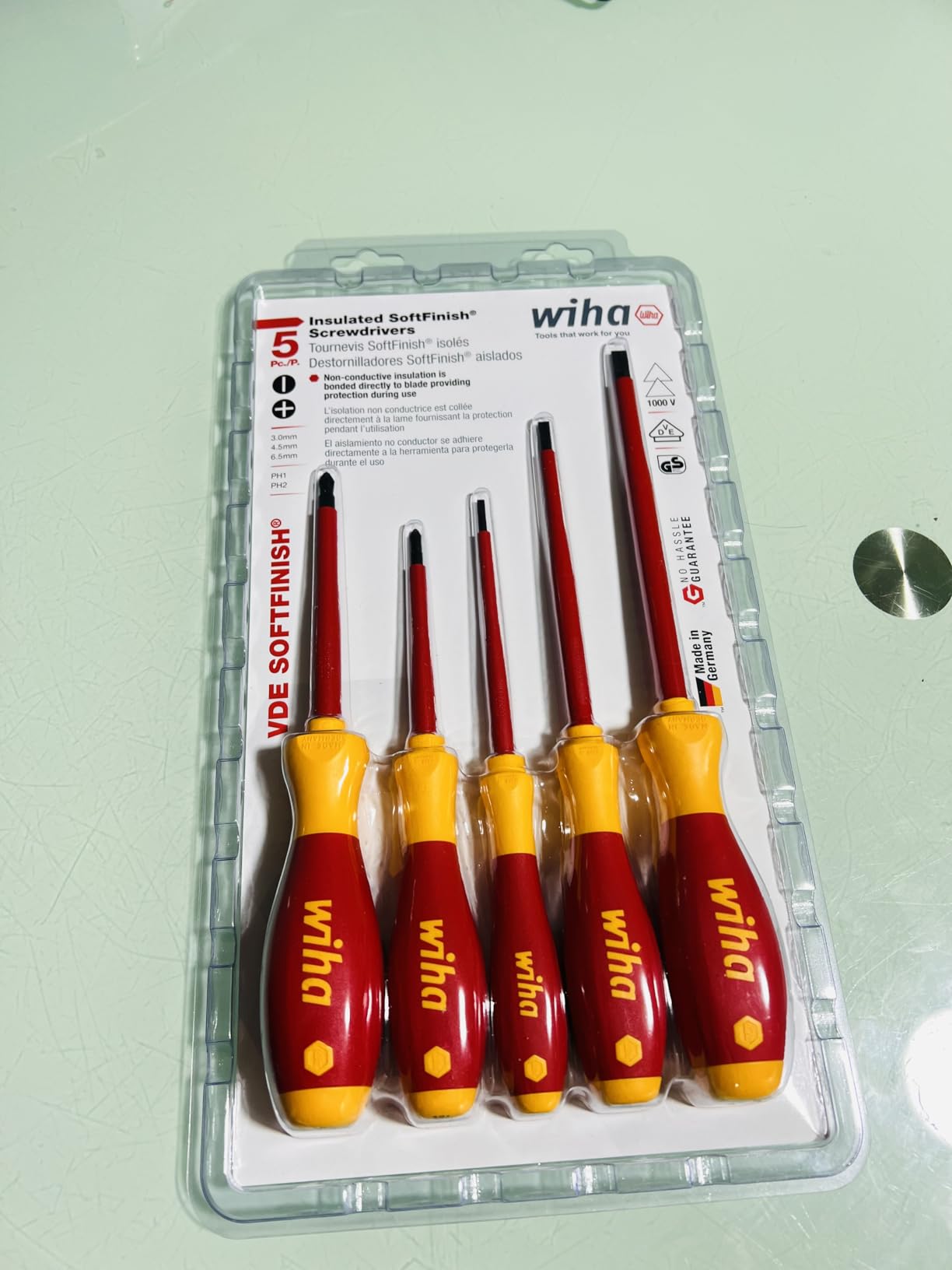 Wiha Insulated Screwdriver Set, 5-Piece 1000V Electrician Tool Kit | 1000V VDE certified, tested to 10,000 volts, SoftFinish cushion grip, black oxide tips, made in Germany customer photo 2