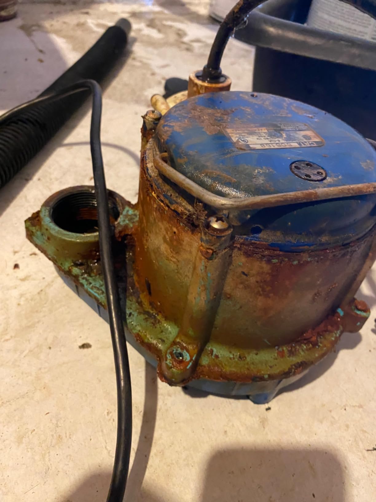 Little Giant 1/3 HP Cast Iron Submersible Sump Pump - 2760 GPH customer photo 1