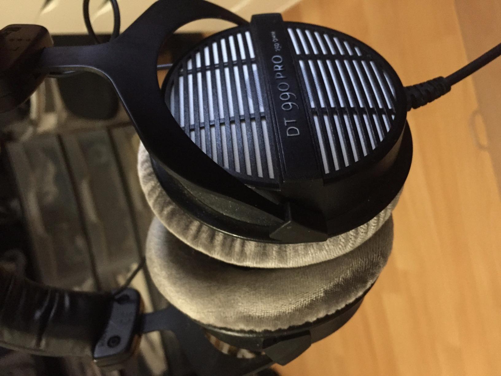 beyerdynamic DT 990 Pro (250 Ohm), Open-Back Studio Headphones, Black customer photo 1