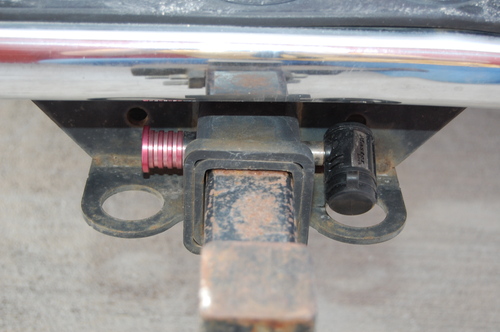 Master Lock Silver and Red Receiver Lock, Stainless Steel Barbell Hitch Pin Lock, Fits 5/8 in. Receivers, Weather Resistant Automotive Receiver Lock, 1469DAT customer photo 1