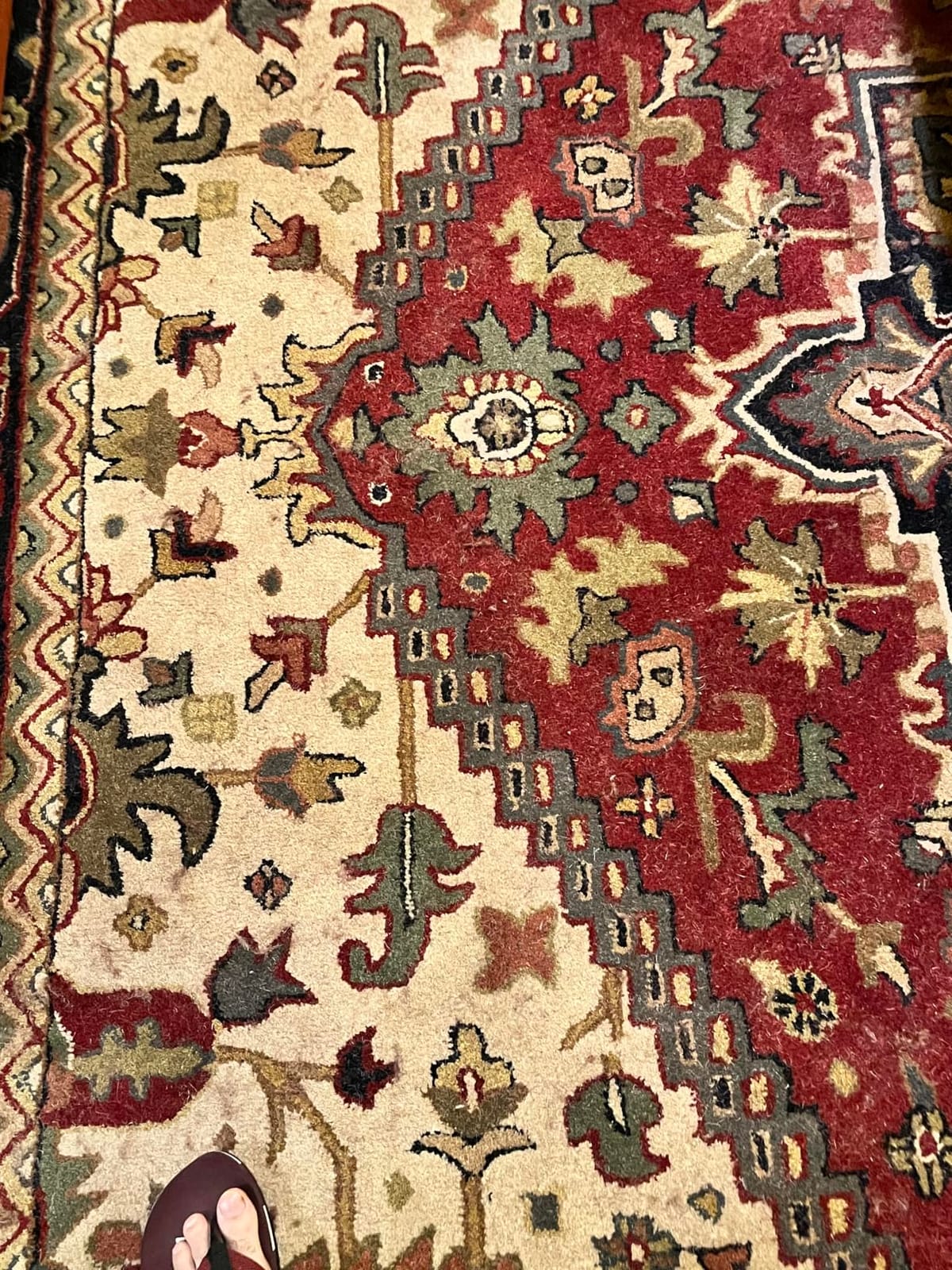 SAFAVIEH Area Rug 4x6 - Heritage Collection - Red, Handmade Wool, Traditional Oriental Medallion Design, Ideal for Living Room, Bedroom, Dining Space (HG625A) customer photo 2