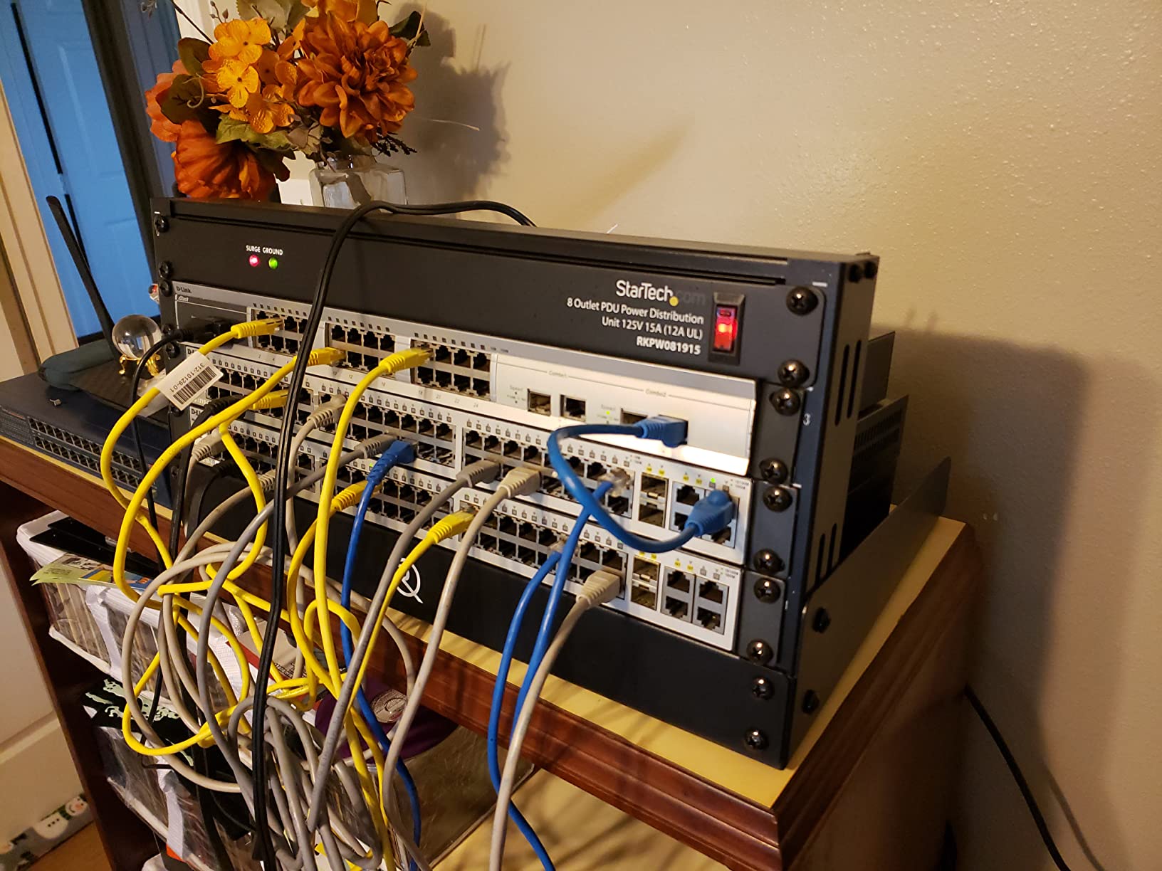 StarTech 8-Outlet 1U PDU, 120V/15A, Surge, 6ft Cord, TAA (RKPW081915) customer photo 1