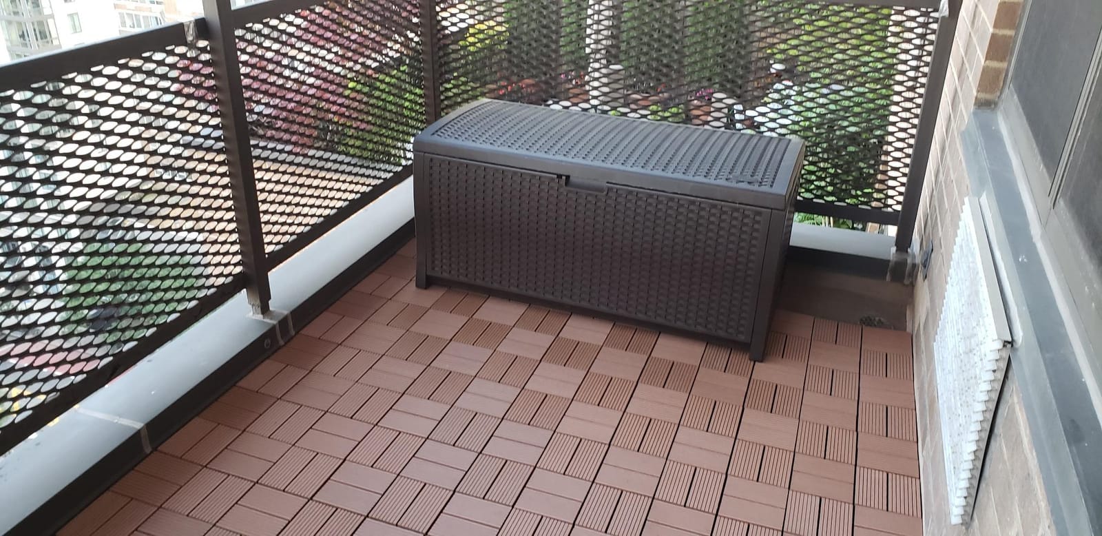 Suncast Outdoor Storage Box - 73 Gallon Mocha Brown Deck Box for Patio customer photo 1