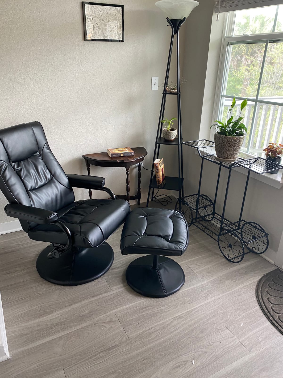 Flash Furniture Rachel Contemporary Multi-Position LeatherSoft Recliner Chair with Ottoman, 360-Degree Swivel Recliner Chair and Ottoman Set, Black customer photo 1