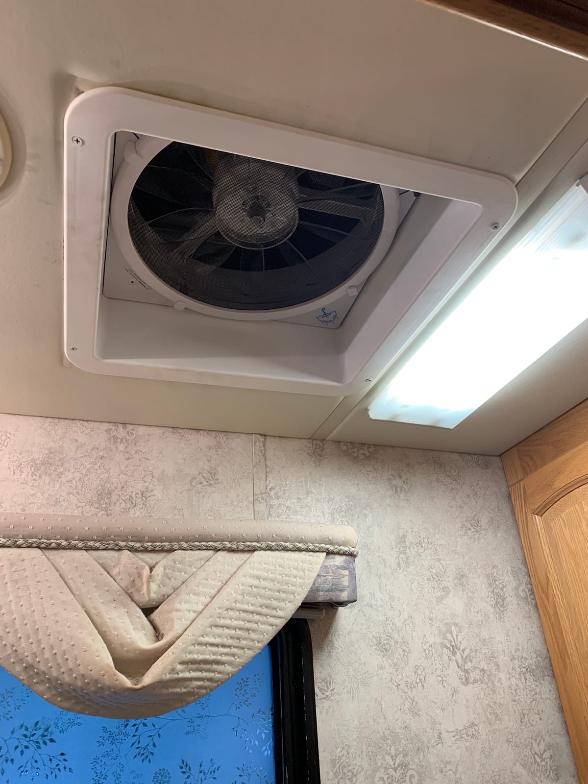 MAXXAIR Maxxfan Plus High Powered 10-Speed RV Intake and Exhaust Fan - Manual or Remote Control Electric Opening, Easy Ceiling Controls, Rain Sensor with Automatic Lid Closure, Smoke (00-04500K) customer photo 1