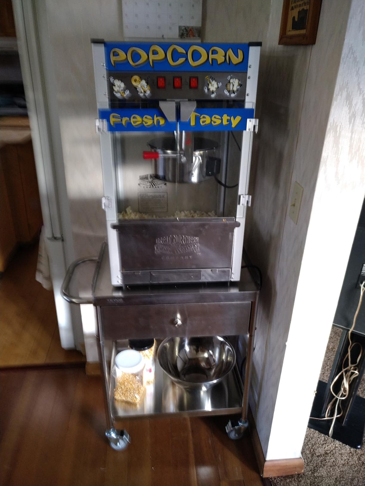 Great Northern Popcorn Pop Heaven 12oz Popcorn Machine, Blue | Electric Popcorn Popper Machine with Stainless Steel Kettle, Scoop, Measuring Cups, Serving Bags and Buckets, Makes 80 Cups customer photo 1