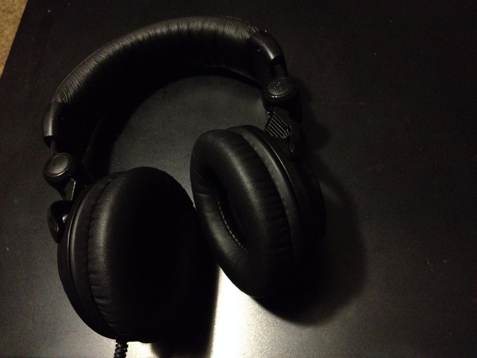 TASCAM TH-02 Professional Studio Monitor Headphones, Wired, Over Ear — for Recording, Podcast, DJ, Music and Guitar, with 1/4 Inch Jack Adapter customer photo 2