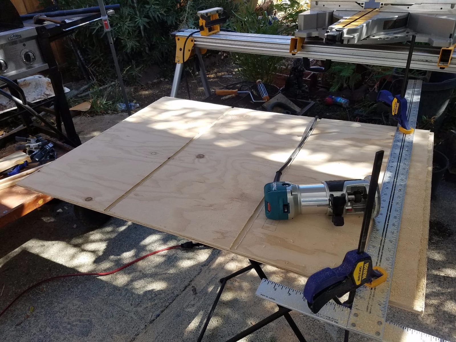 Makita RT0701C 1-1/4 HP Compact Router, Fixed Base customer photo 2