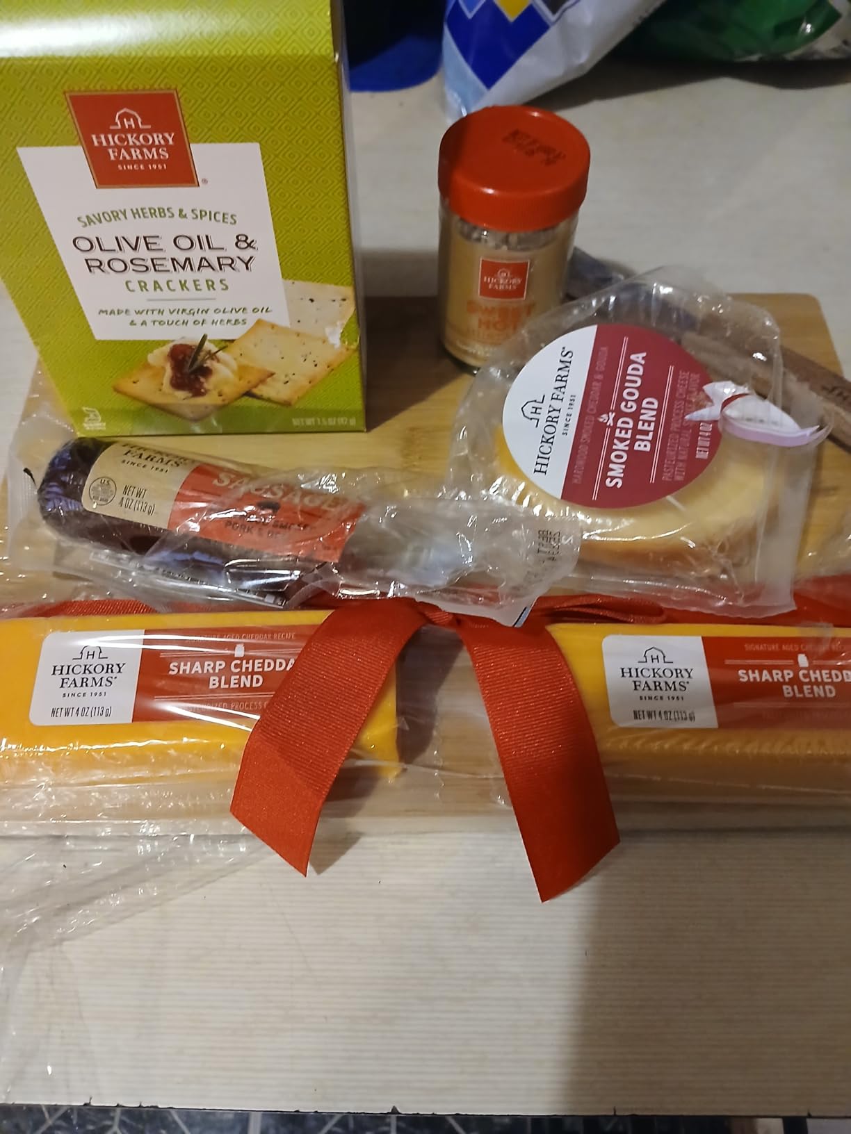 California Delicious Gourmet Cheeseboard Gift, 8 piece set customer photo 2