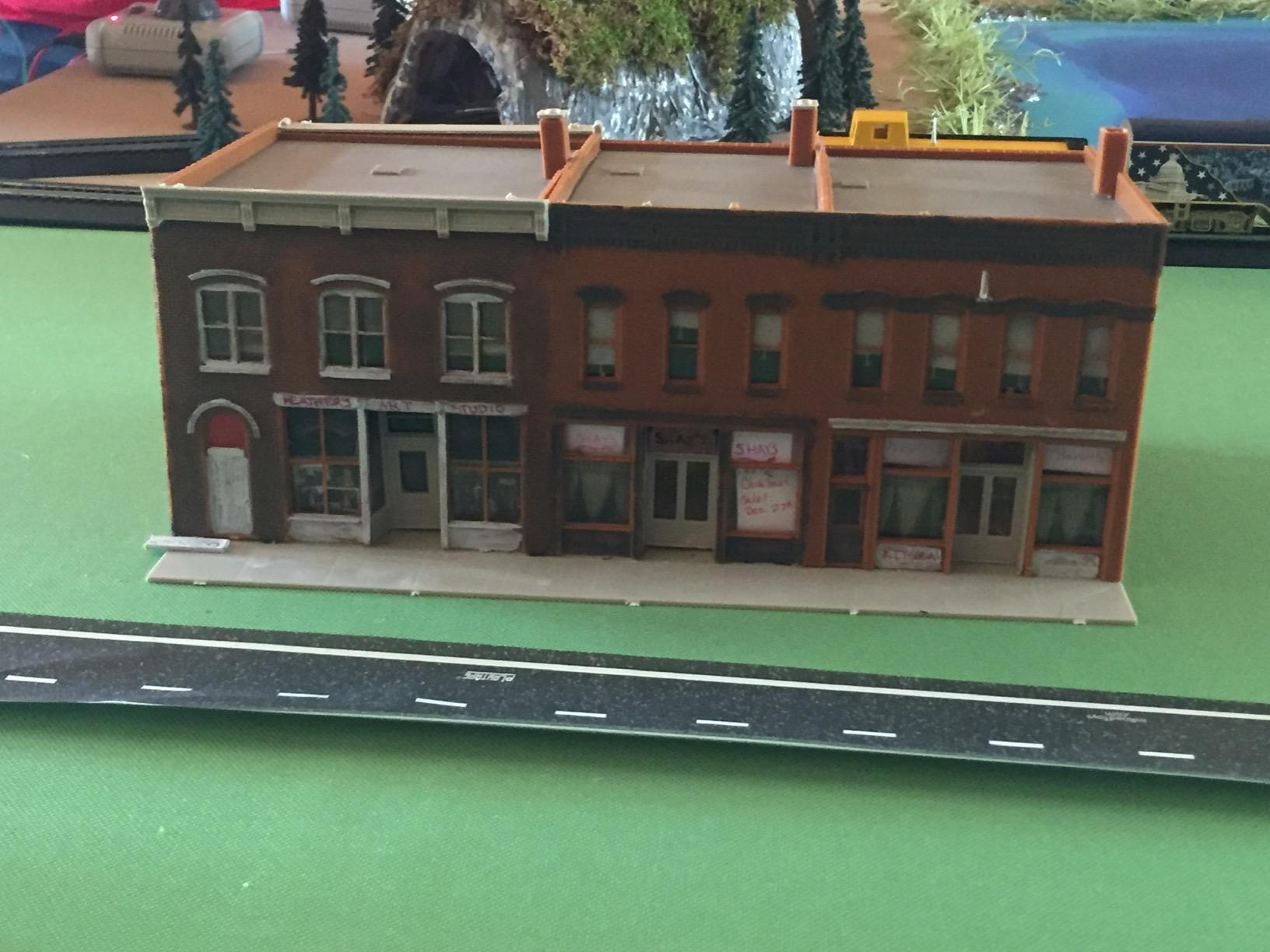 Walthers SceneMaster Merchant Row IV customer photo 1