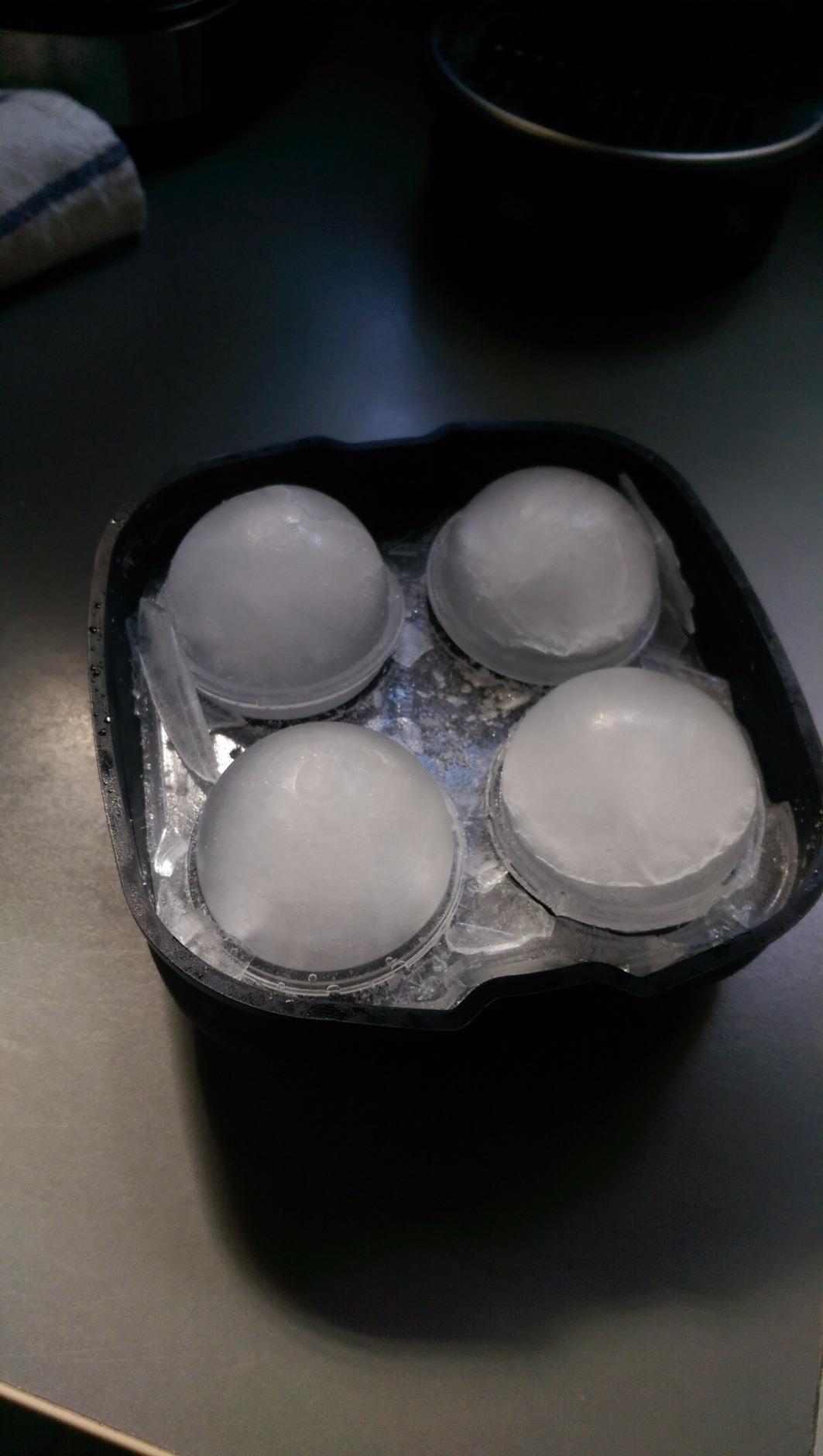 Housewares Solutions Froz Ice Ball Maker – Novelty Food-Grade Silicone Ice Mold Tray With 4 X 4.5cm Ball Capacity customer photo 1