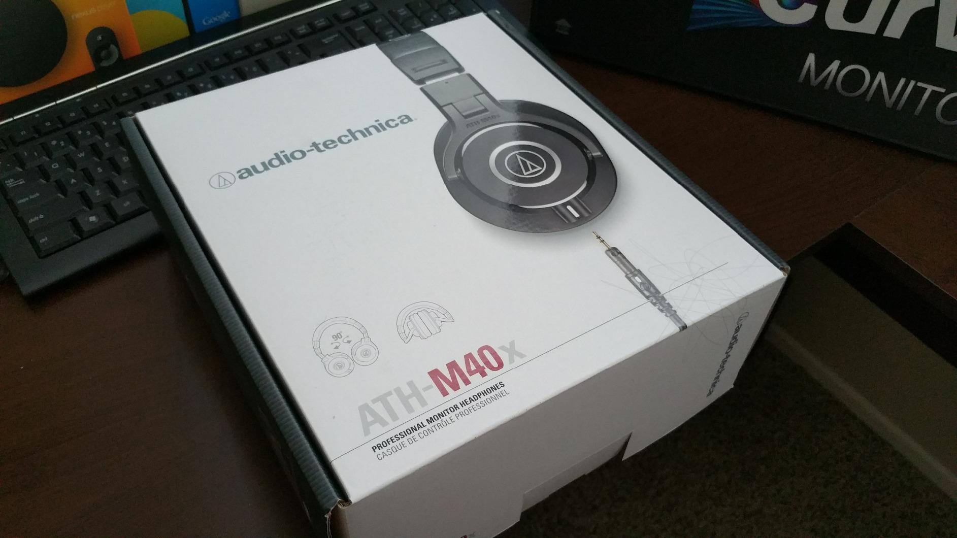Audio-Technica ATH-M40x Professional Studio Monitor Headphone, Black, with Cutting Edge Engineering, 90 Degree Swiveling Earcups, Pro-Grade Earpads/Headband, Detachable Cables Included customer photo 2