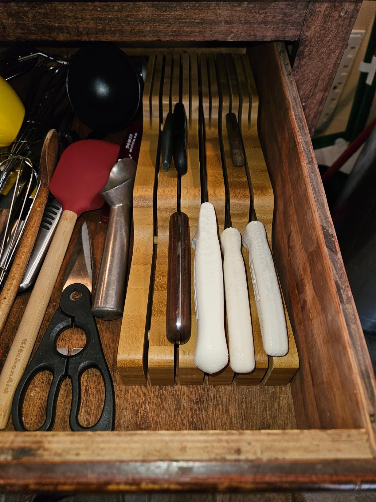 Bellemain 100% Pure Bamboo Knife Drawer Organizer, Knife Block - 16 Slots | Fits most standard kitchen drawers, allowing the in drawer knife block to free valuable countertop space. customer photo 2