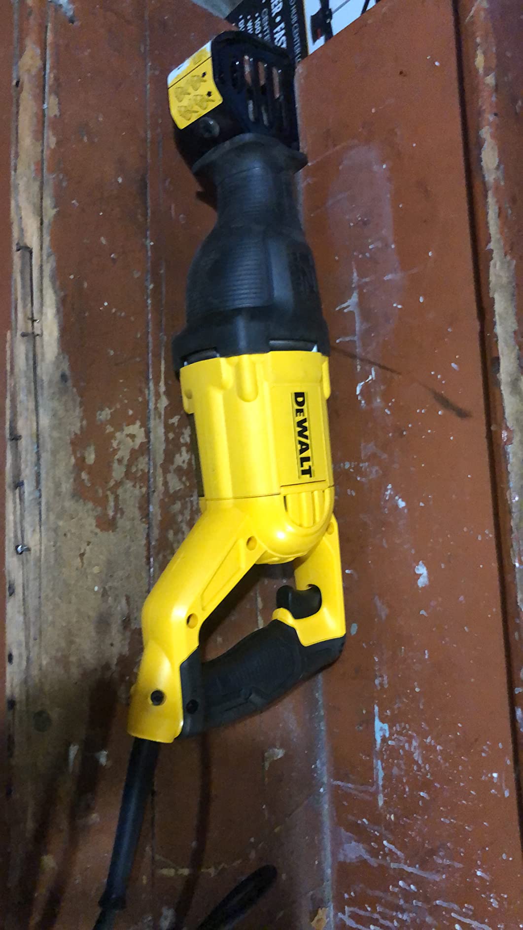 DEWALT Reciprocating Saw, 12 Amp, 2,900 RPM, 4-Position Blade Clamp, Variable Speed Trigger, Corded (DWE305) customer photo 1