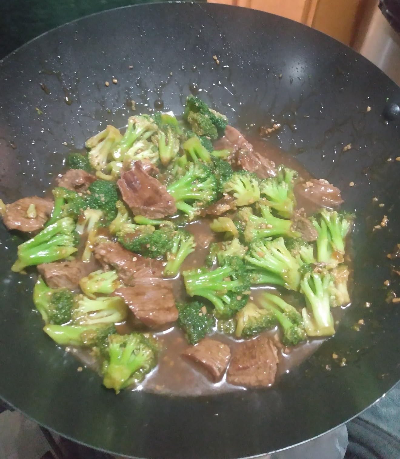 IMUSA 14 Inch Carbon Steel Wok with Wood Handles for Noodles customer photo 1
