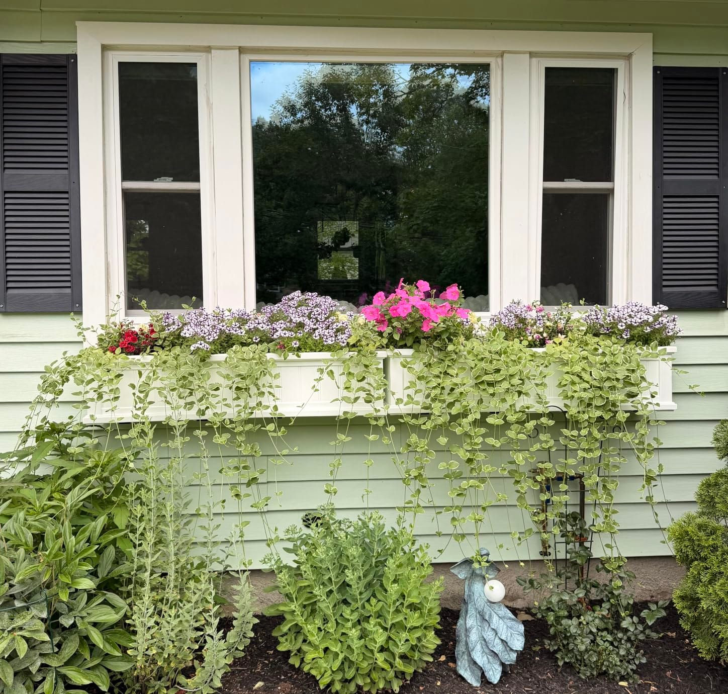 Mayne Cape Cod 4ft Window Box - Black - 48in L x 11in W x 10.8in H - Polyethylene customer photo 2