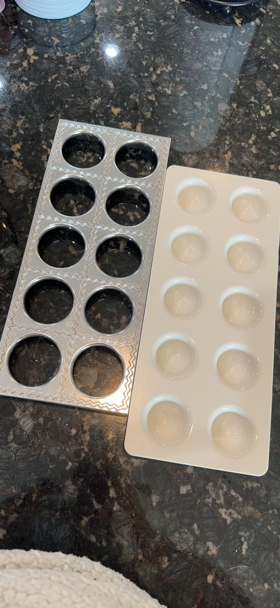 Fox Run Ravioli Maker, Aluminum Press That Makes 10 Jumbo 2