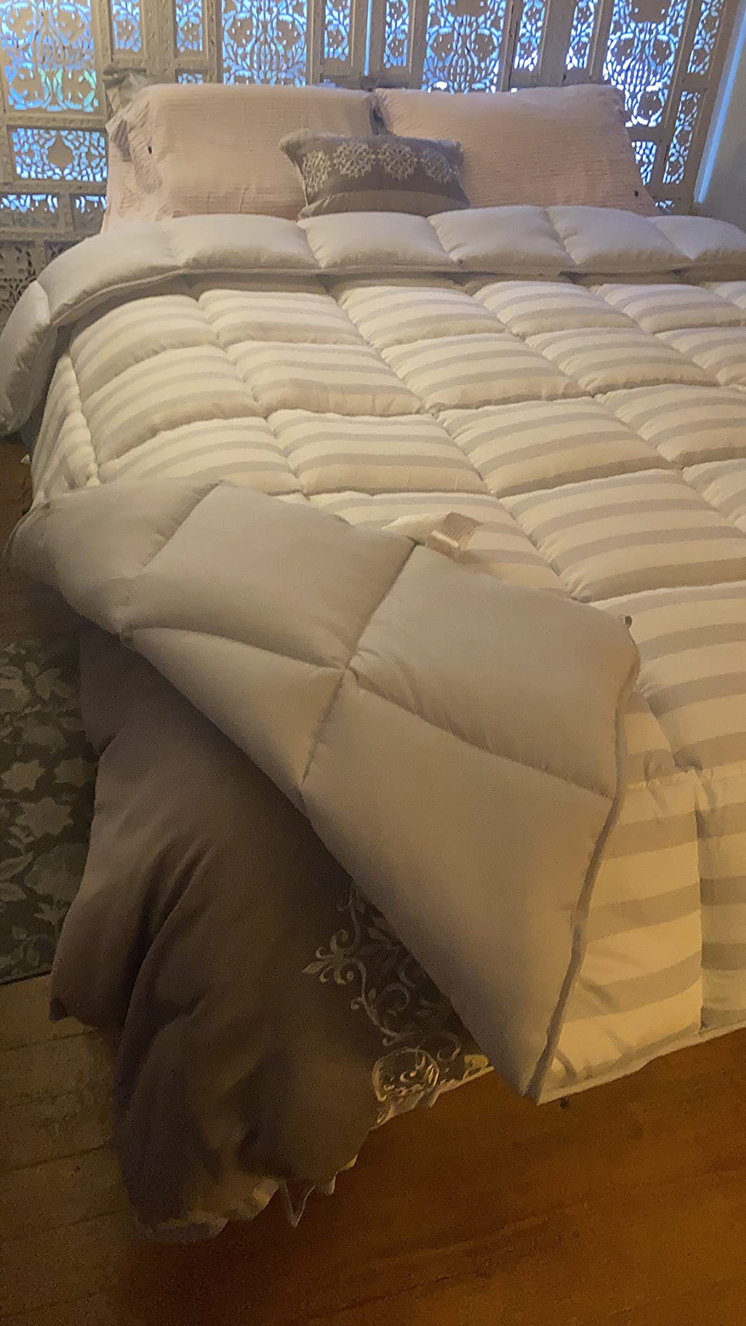 Linenspa White Down Alternative Comforter and Duvet Insert, for Queen Size Bed - All-Season Comforter with Box Stitch and 8 Duvet Loops - Bedding for Kids, Teens, and Adults customer photo 1
