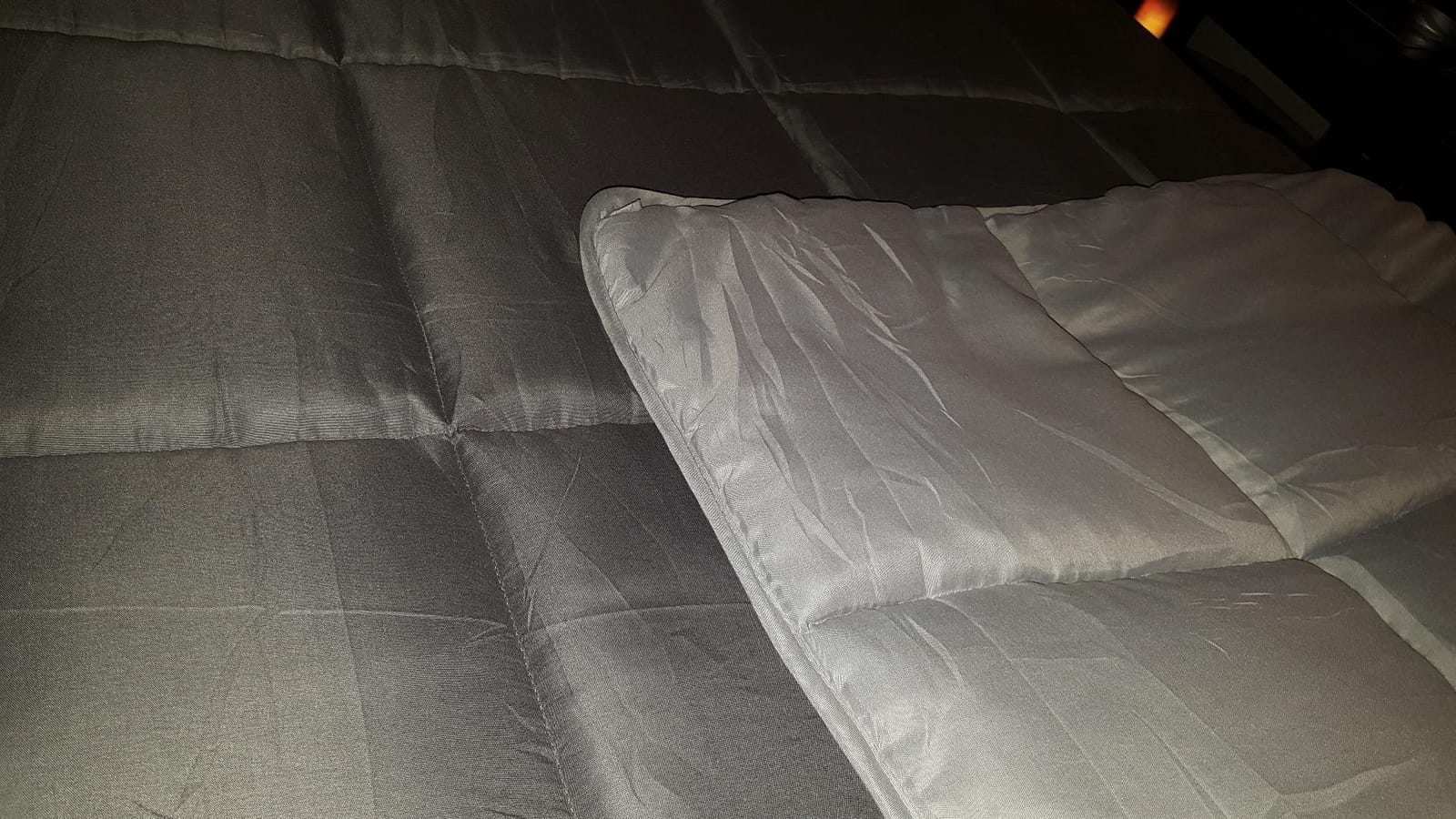 Linenspa White Down Alternative Comforter and Duvet Insert, for Queen Size Bed - All-Season Comforter with Box Stitch and 8 Duvet Loops - Bedding for Kids, Teens, and Adults customer photo 2