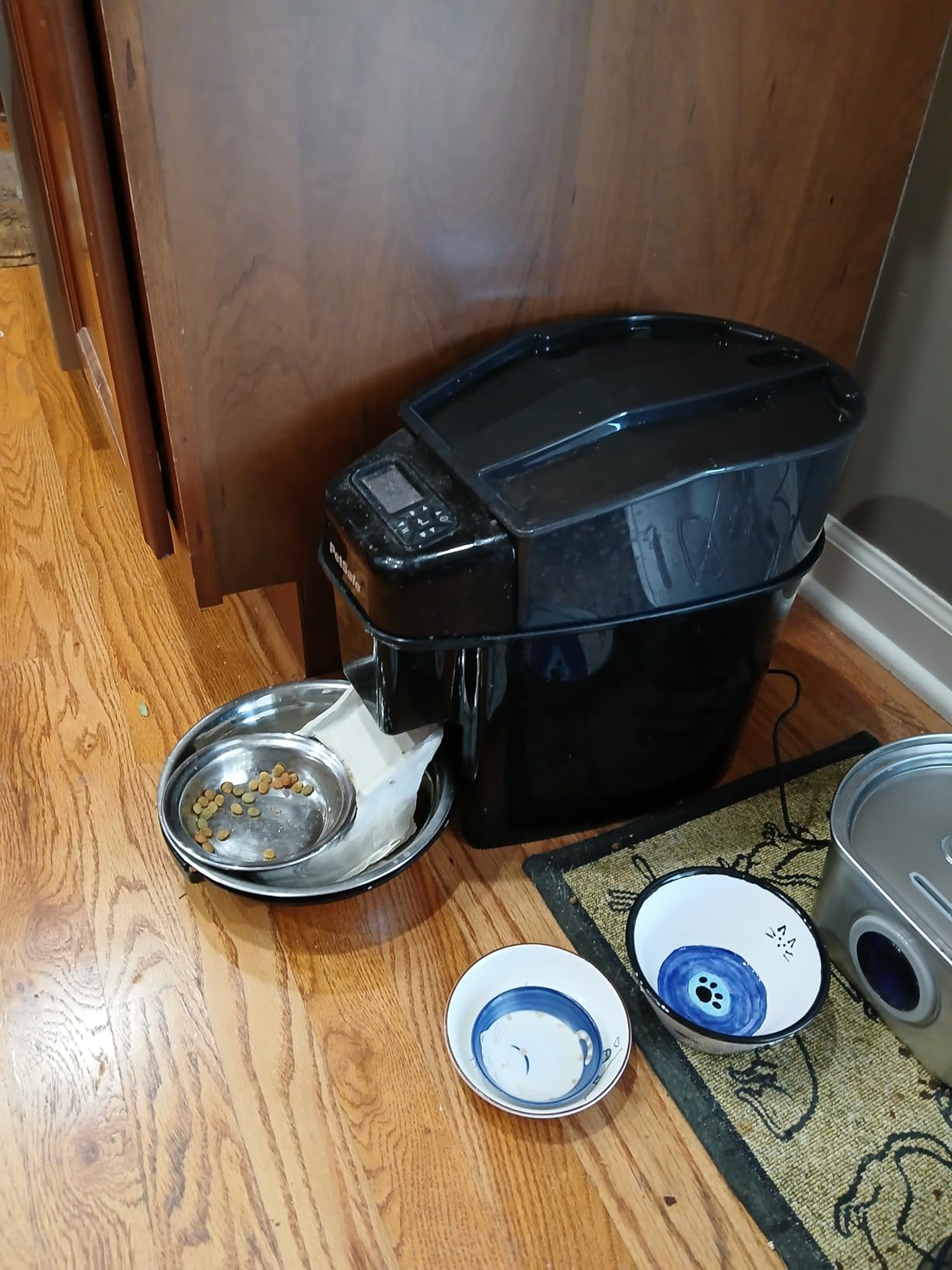 PetSafe Healthy Pet Simply Feed Auto Feeder, Programmable, Holds 24 Cups | Schedules up to 12 Meals/Day, Portions 1/8 to 4 Cups, Slow Release for Fast Eaters, Holds 24 Cups, Battery Operated customer photo 2
