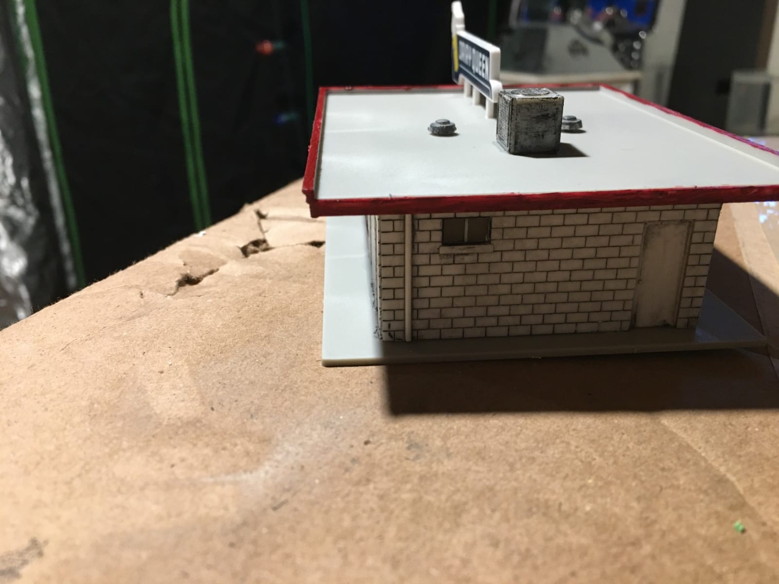 Walther Cornerstone Vintage Dairy Queen Structure Kit, HO Scale customer photo 2