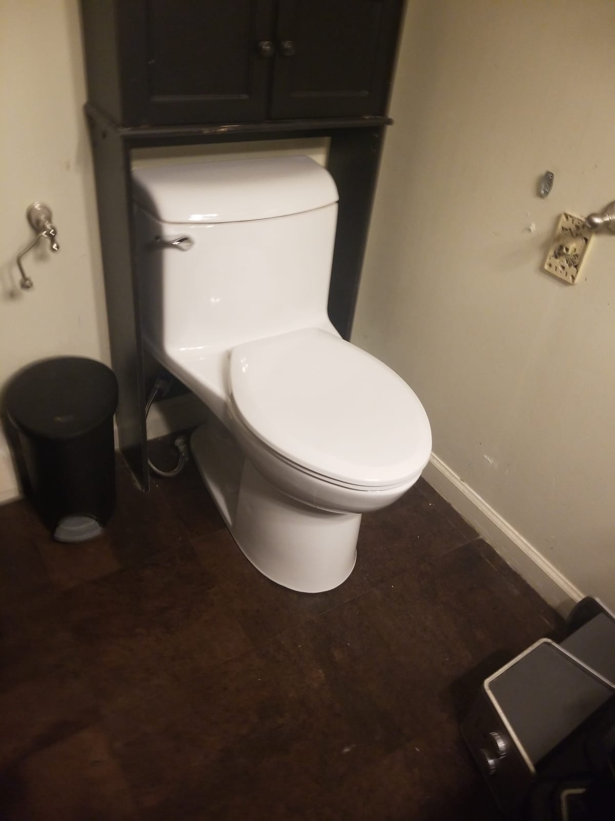 American Standard Champion 4 One Piece Elongated Toilet, 1.6 GPF, White | One Piece Toilet: Right Height Chair Height Bowl, Large Clog-Free 4 In Flush Valve, Slow Close Seat Included | 2034314.020 customer photo 1