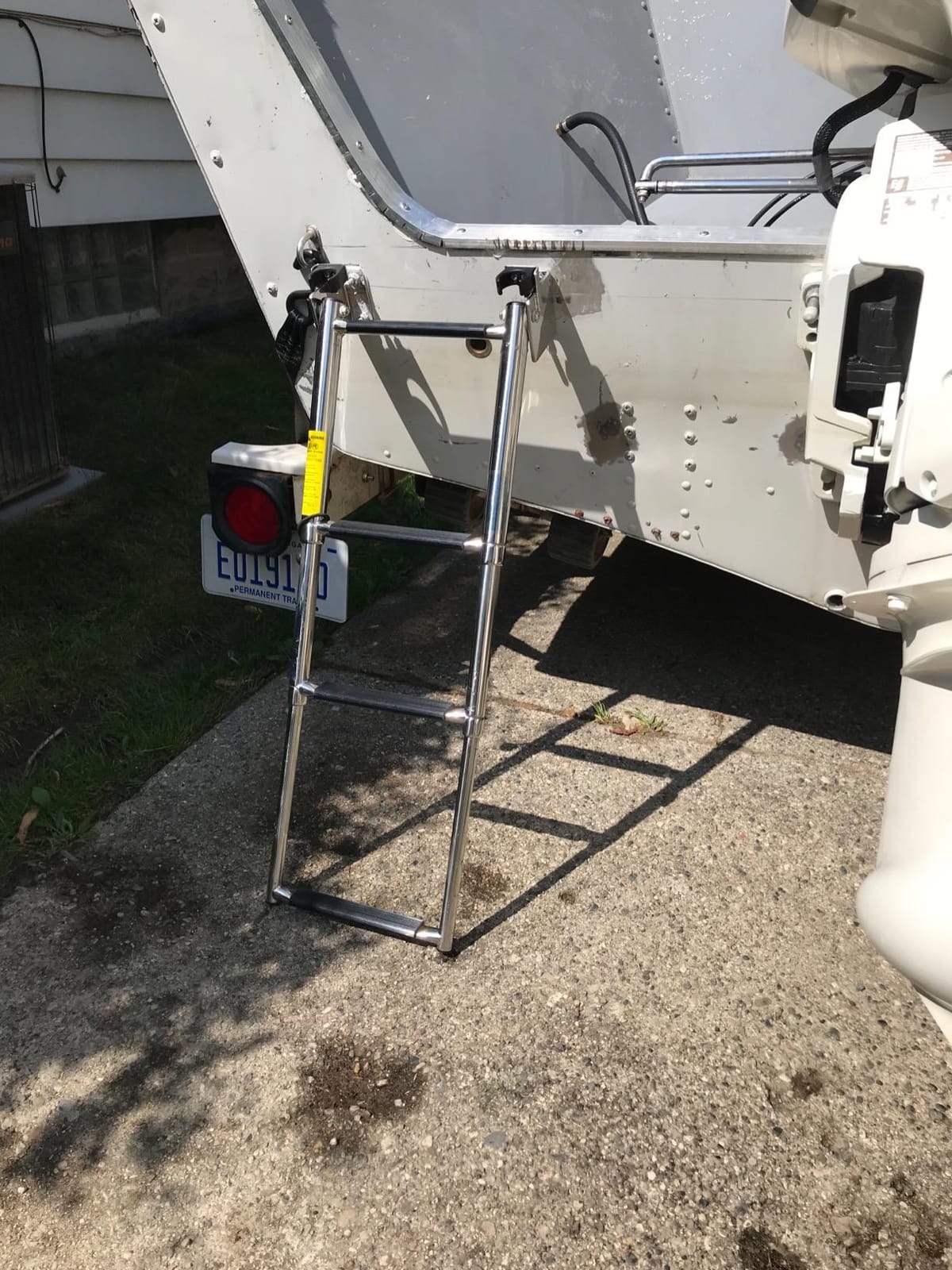 Attwood Telescoping Transom Ladder, 4-Step, Self-Lock Transom Mount Brackets, Stainless Steel, Rated to 400 Pounds, 19684 customer photo 1