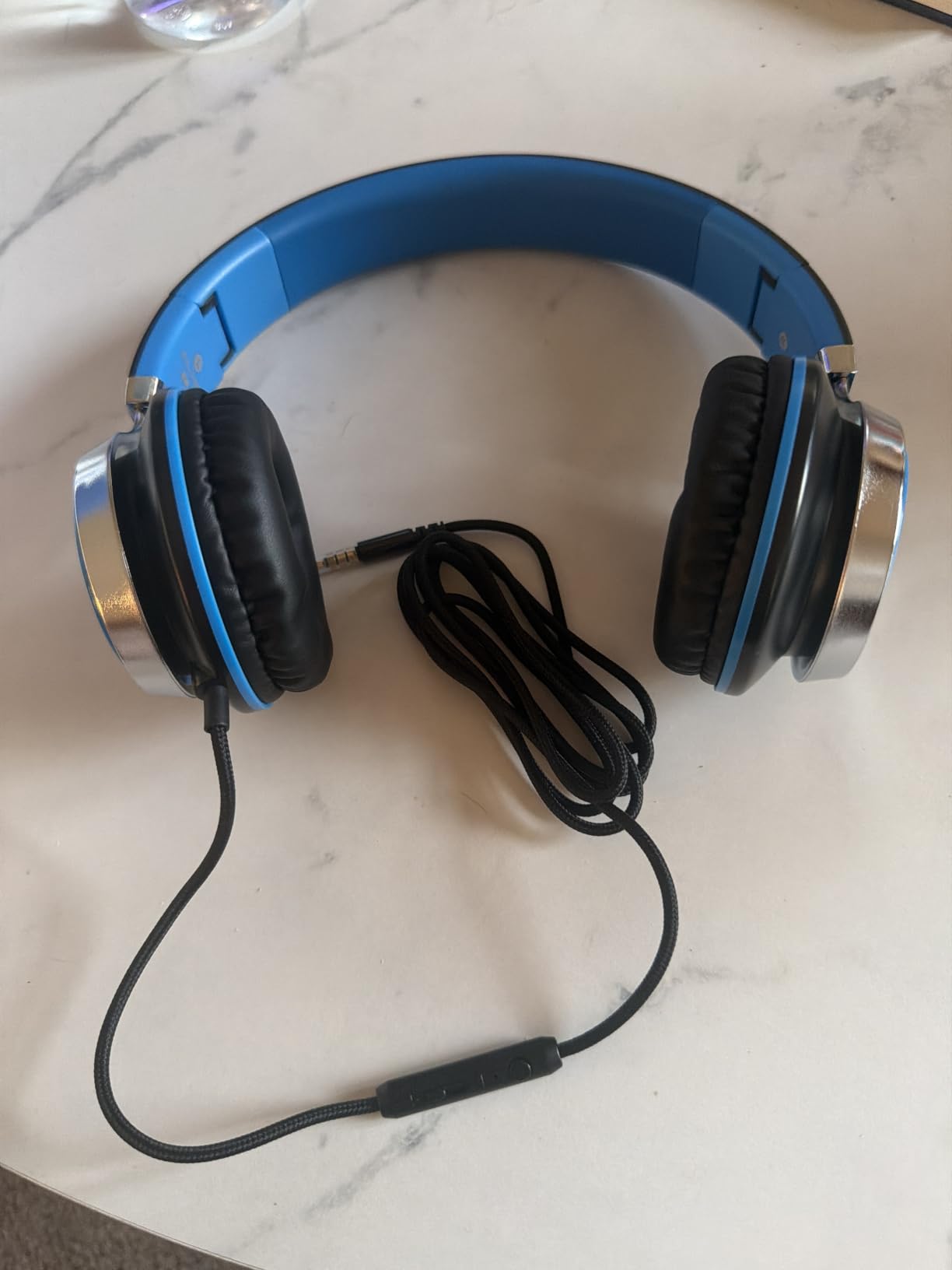 AILIHEN C8 Kids Wired Headphones with Mic for School, 3.5mm Jack, BlackBlue customer photo 2