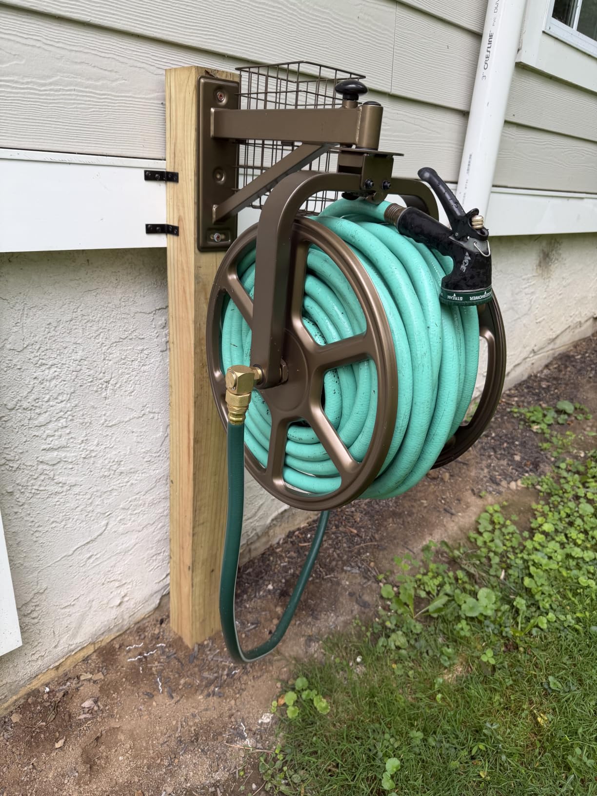 Liberty GARDEN 712 Single Arm Navigator Multi-Directional Garden Hose Reel, Holds 125-Feet of 5/8-Inch Hose, Bronze customer photo 1