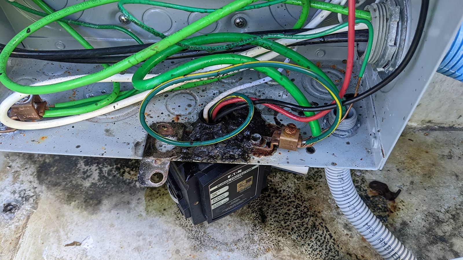 Eaton CHSPT2SURGE SPD Type 2 Chsp Whole Home Surge Protector, Nema 4, Single Phase, 120/240 Volts, Ul 1449 3Rd Edition customer photo 1