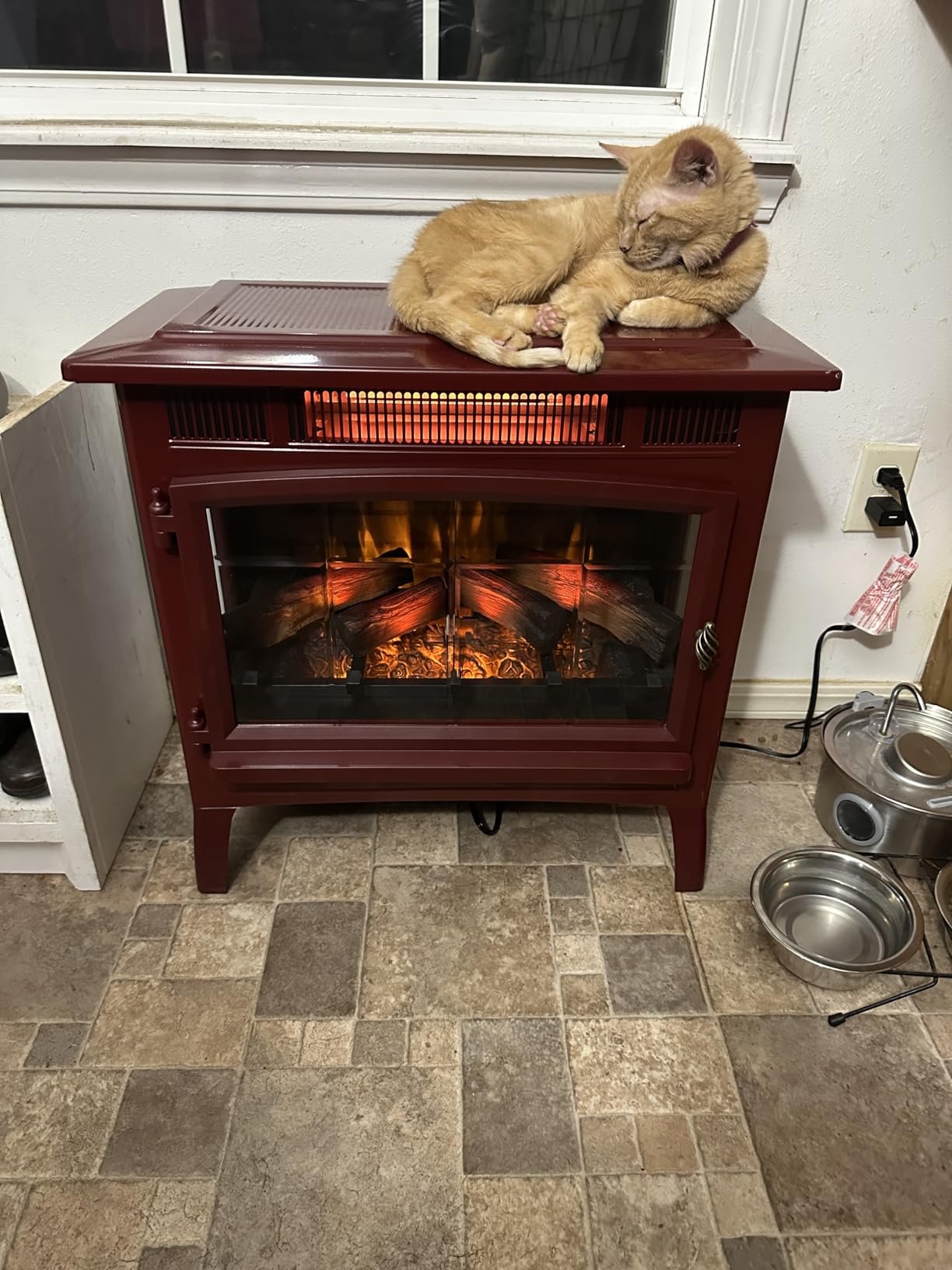 duraflame Freestanding Electric Fireplace Stove Heater with 3D Flame Effect for 1,000 Sq. Ft. Room, Black customer photo 1