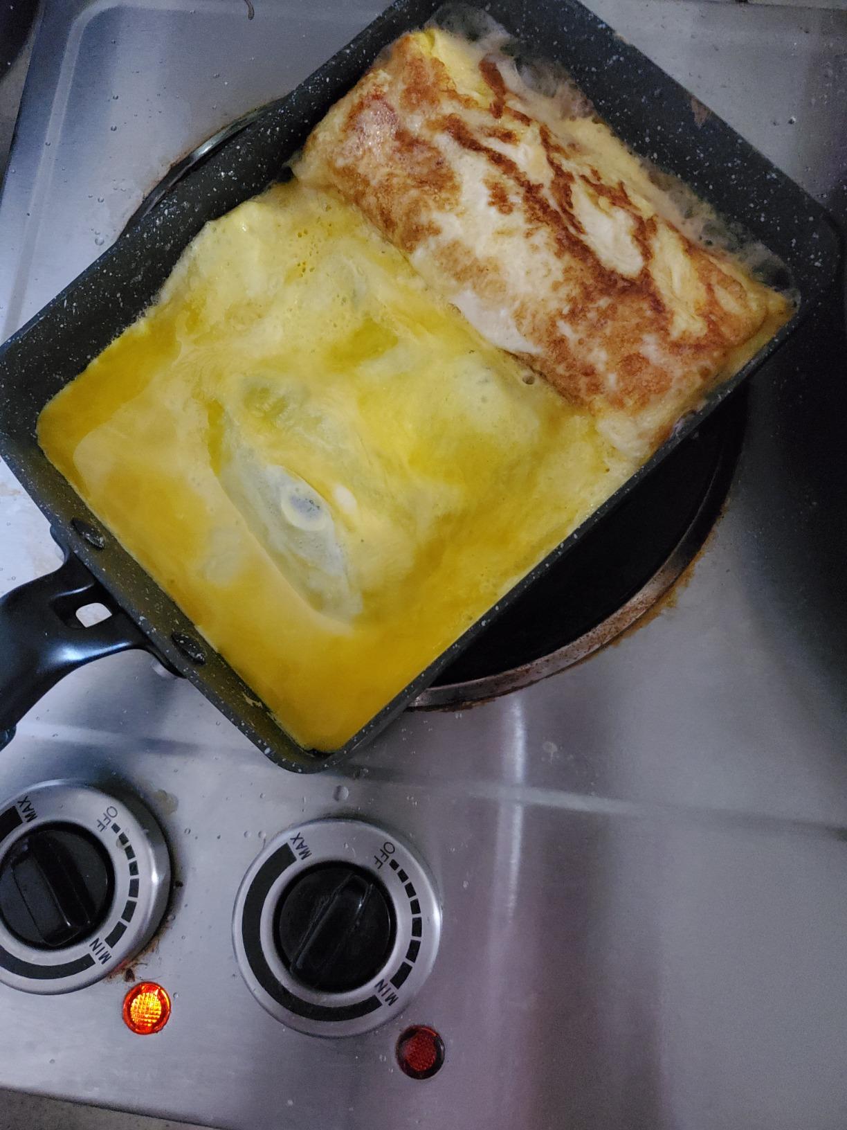 MyLifeUNIT Tamagoyaki Pan, Japanese Omelette Pan Nonstick with Silicone Spatula, Square Egg Pan 7 x 5 inches, Black customer photo 1