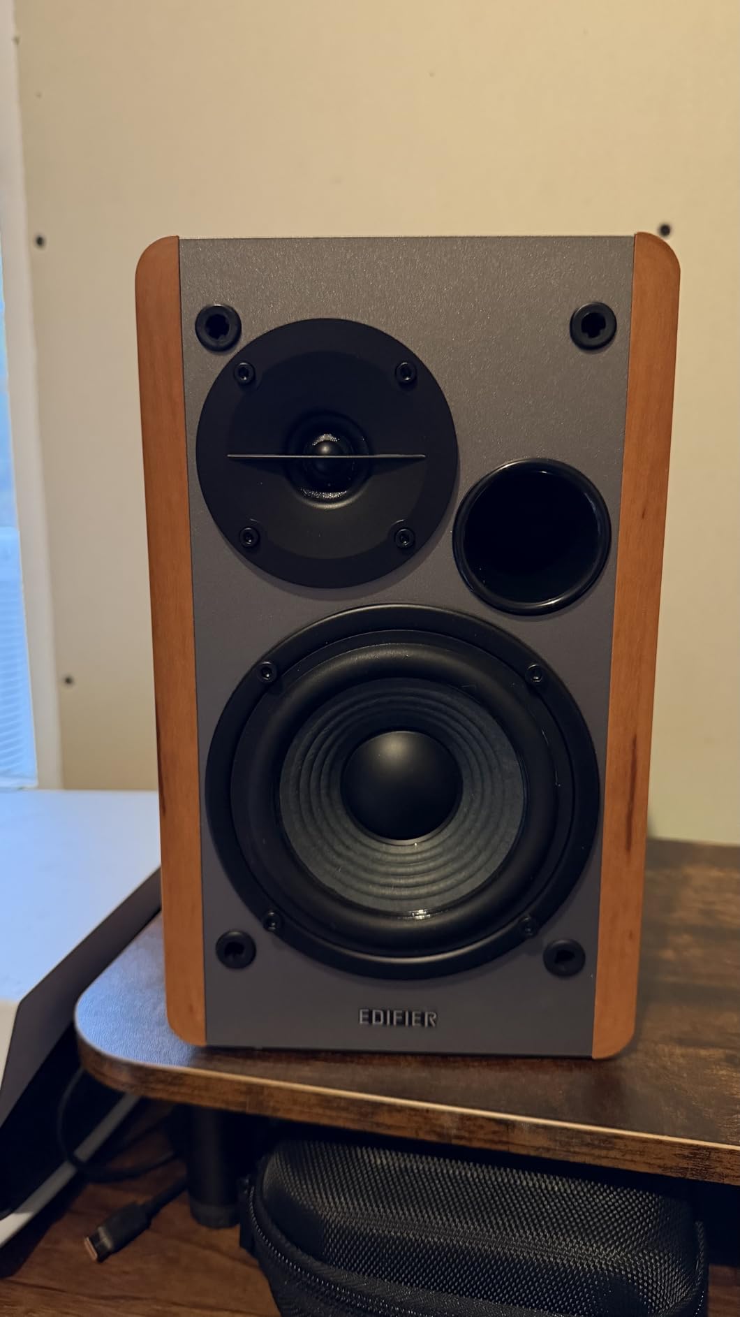 Edifier R1280DB Powered Bluetooth Bookshelf Speakers - Optical Input - Wireless Studio Monitors - 4 Inch Near Field Speaker - 42w RMS - Wood Grain customer photo 2