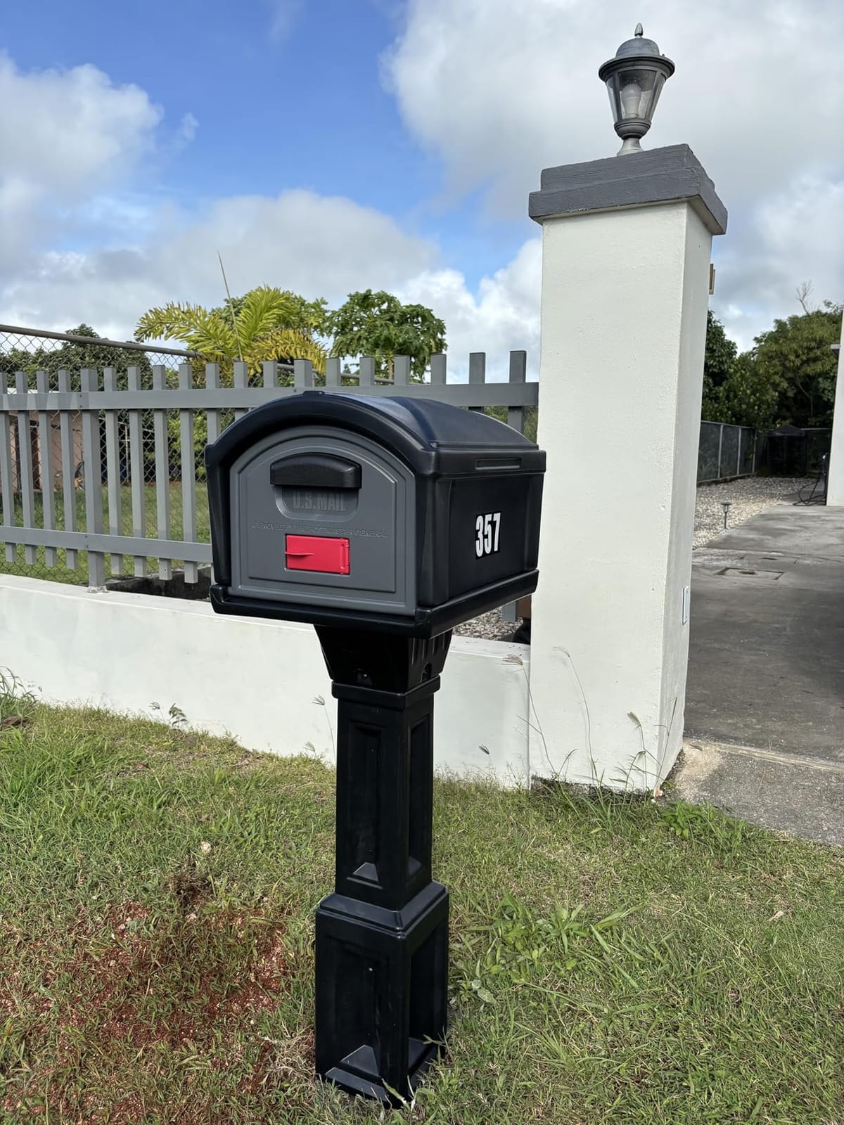 Simplay3 Classic Plastic Residential Mailbox & Post Mount Combo Kit with 2 Access Doors - Black customer photo 1