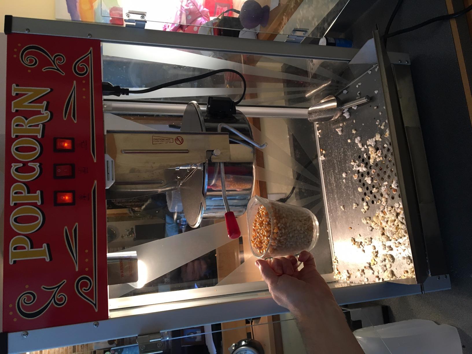 Great Northern Midway Marvel Commercial Quality Popcorn Popper Machine 16 Ounce customer photo 2