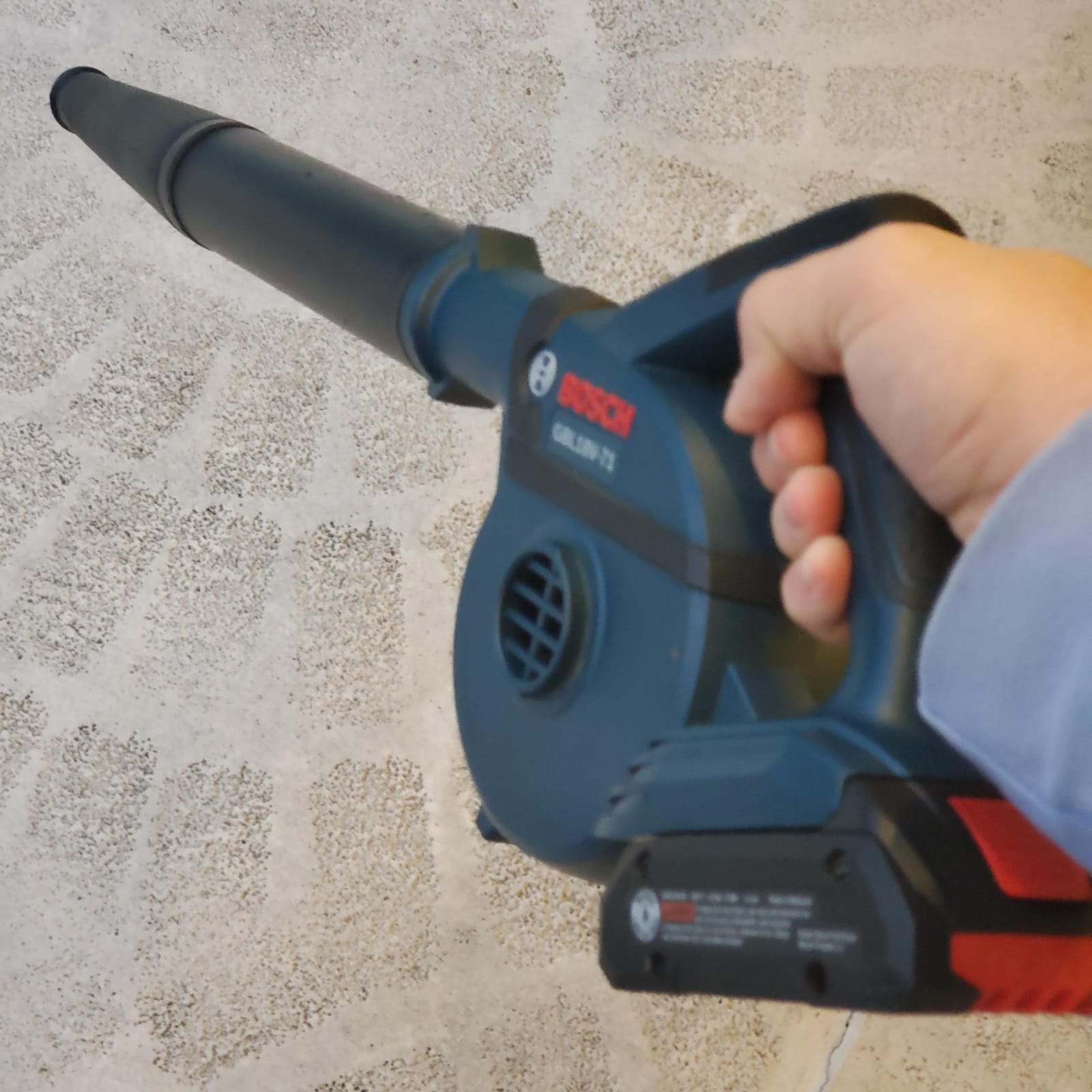 Bosch GBL18V-71N 18V Cordless Blower (Bare Tool) - Brushless Motor - 212 MPH Air Speed - 450 CFM - Variable Speed - Lightweight - Battery Not Included customer photo 1