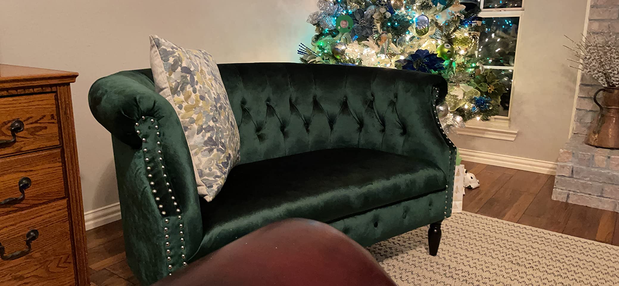 GDFStudio Melaina Tufted Chesterfield Velvet Loveseat with Scrolled Arms, Emerald and Dark Brown customer photo 1