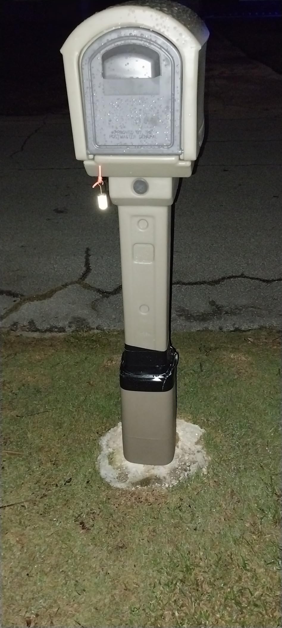 Step2 MailMaster Express Mailbox & Post, Weather Resistant, Large Outdoor Mailboxes, Made of Durable Plastic, Easy to Install, Flag Included, Mocha customer photo 2