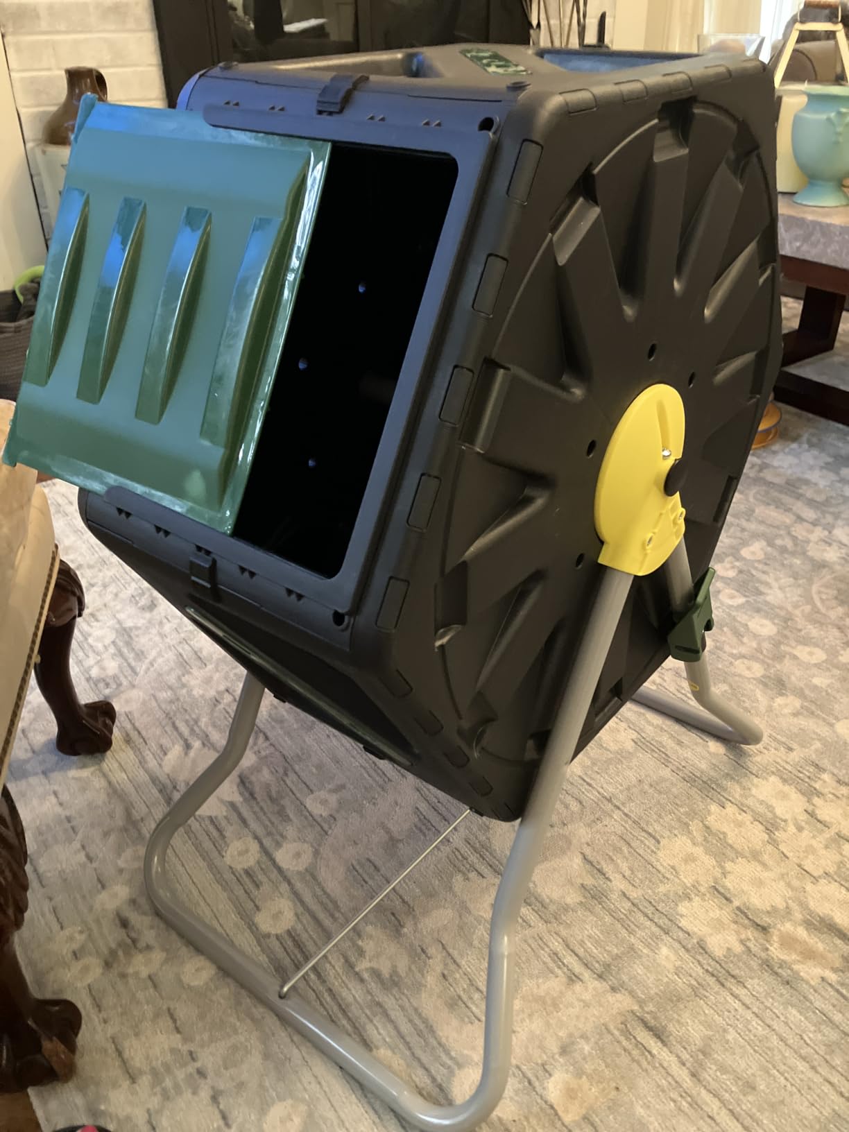 Miracle-Gro Dual Chamber Compost Tumbler, Easy-Turn, Heavy-Duty Outdoor Bin Composter with 2 Sliding Doors (2x18.5 Gal/70L) customer photo 1