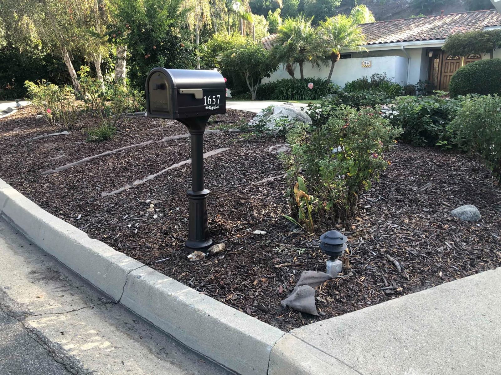 Architectural Mailboxes Roxbury Mailbox with Post, Black, Large - Galvanized Steel, USPS Approved customer photo 2