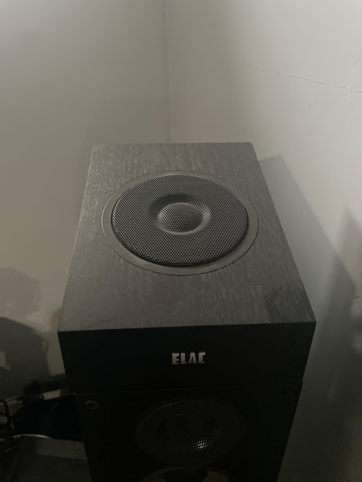 ELAC Debut 2.0 C5.2 Center Channel Speaker, Black - 1” Cloth Dome Tweeter & Dual 5.25” Aramid Fiber Woofers - 2-Way Bass Reflex - Up to 35,000 Hz Response customer photo 2