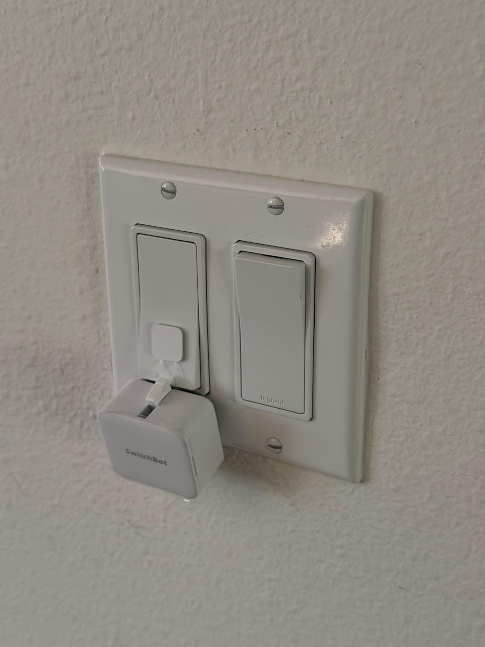 Switchbot Smart Switch Button Pusher (Bluetooth) – Fingerbot for Rocker Switch/One-Way Buttons, App Timer Control, No Wiring, Optional Hub Required for Voice/Remote, White customer photo 1