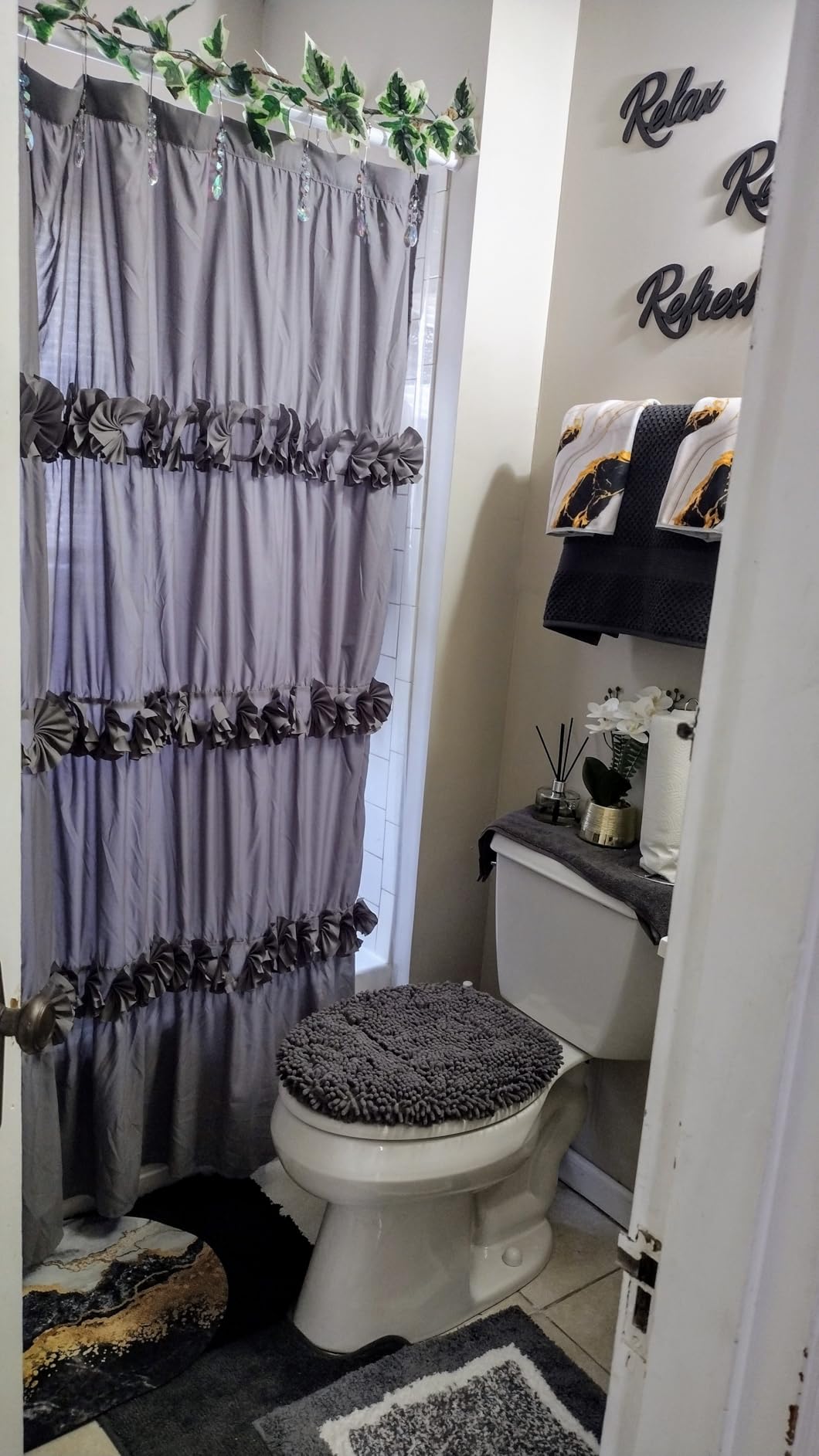 GORILLA GRIP Soft Chenille Toilet Lid Seat Cover, 19.5x18.5 Gray customer photo 1