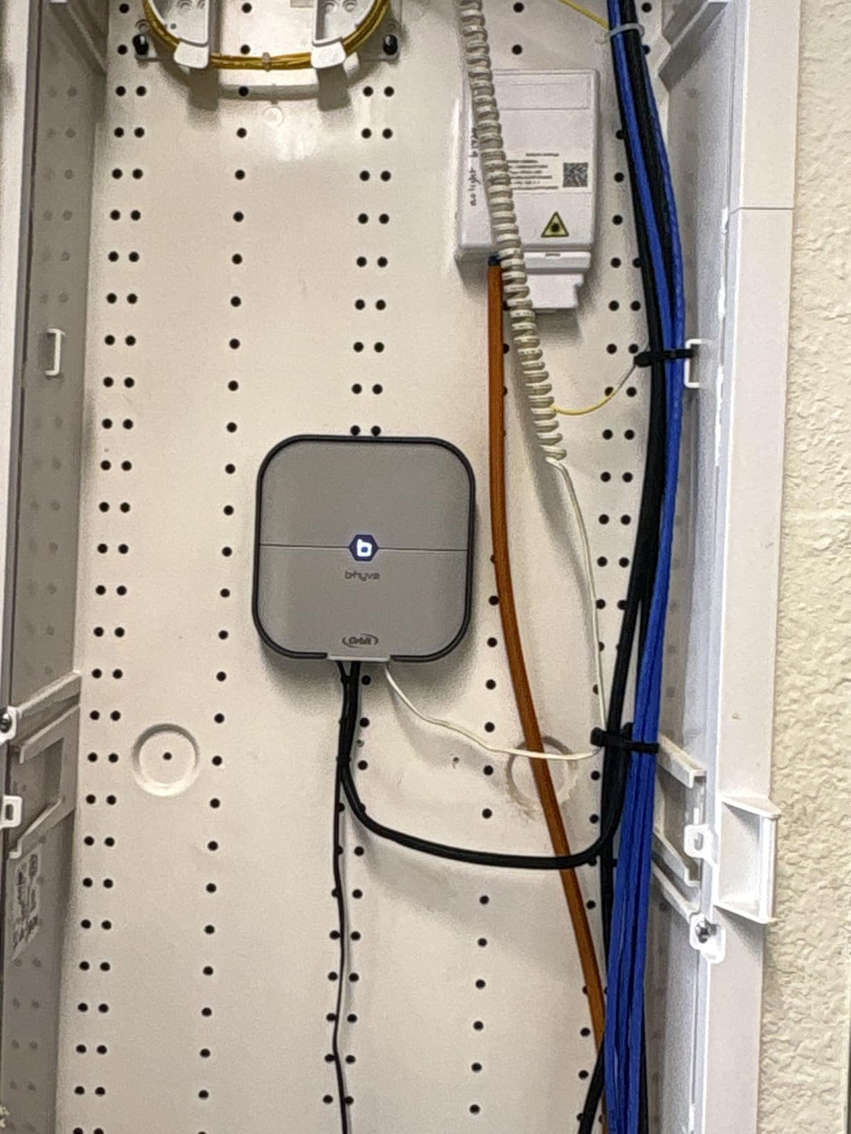 Orbit 57915 B-hyve 4-Zone Indoor Smart Sprinkler Controller | WiFi-Enabled Indoor Sprinkler Controller, App Controlled with Custom Irrigation Schedules & Weather Adjustment customer photo 2