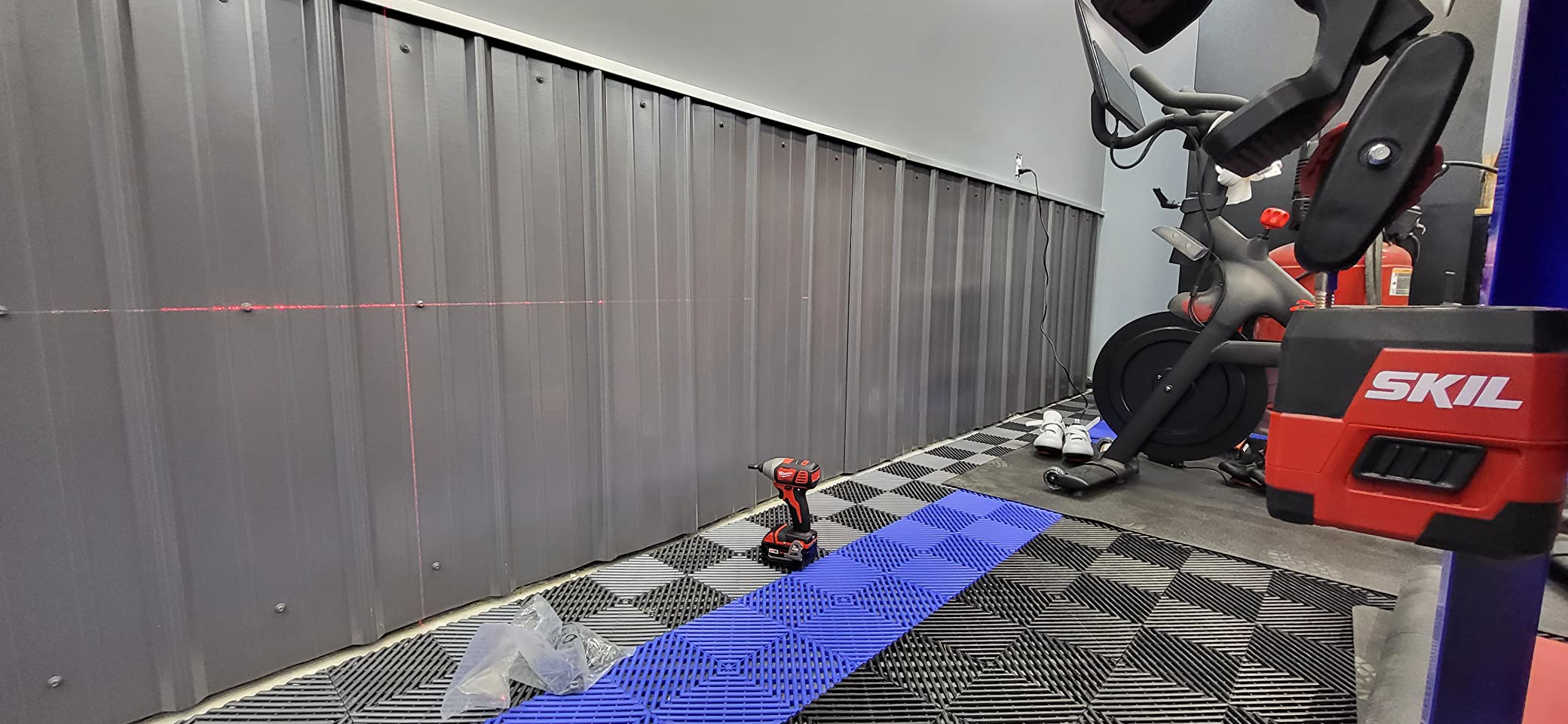 Skil 50ft. Red Self-Leveling Cross Line Laser Level with Horizontal and Vertical Lines, Rechargeable Lithium Battery with USB Charging Port, Clamp & Carry Bag Included - LL932301 customer photo 2