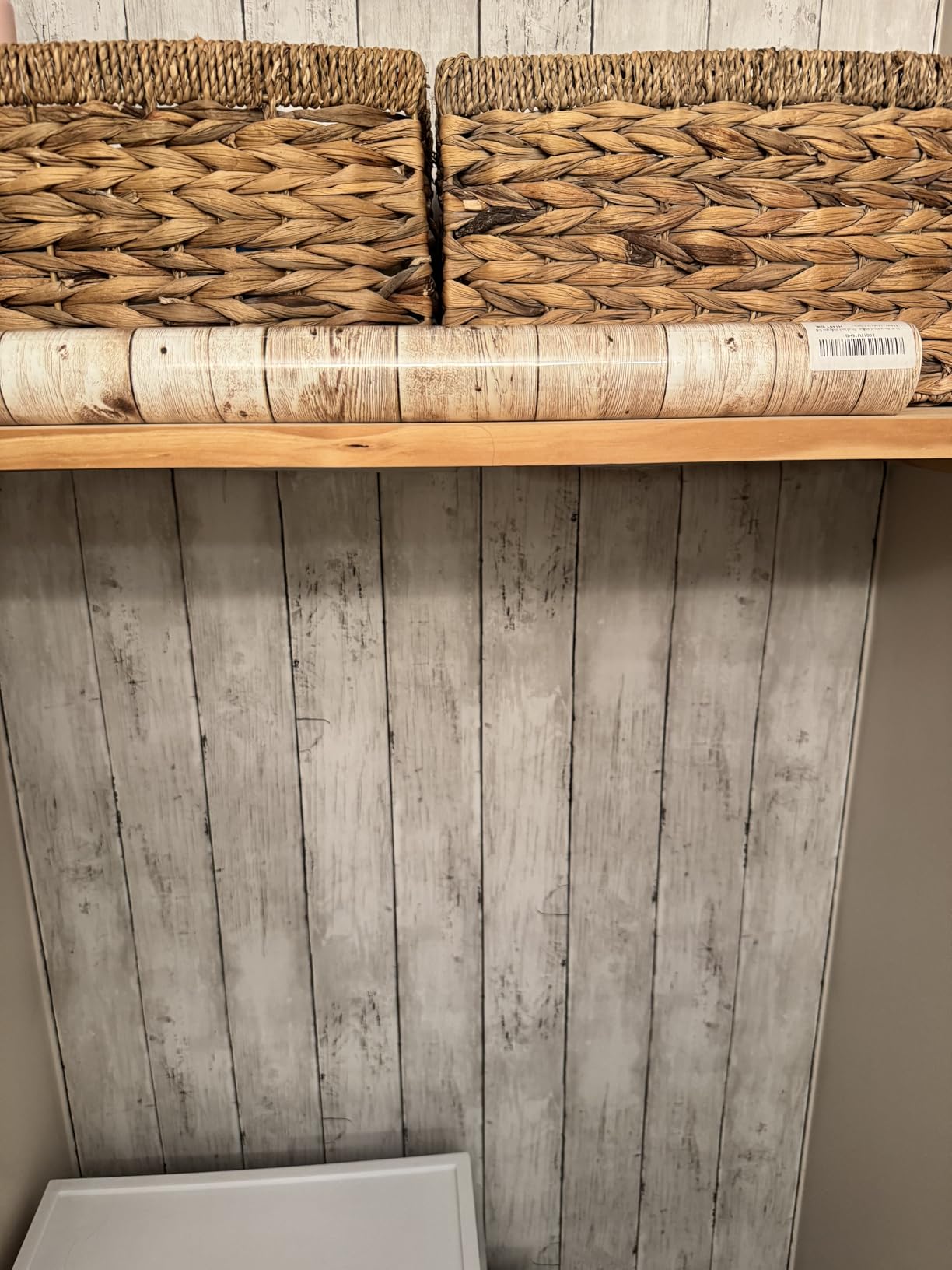 Heroad Contact Paper Peel and Stick Wallpaper Wood Grain Contact Paper for Cabinets Countertop Waterproof Removable Wallpaper Self Adhesive Decorative Shiplap Papel Tapiz para Pared 17.7''x78.7'' customer photo 2