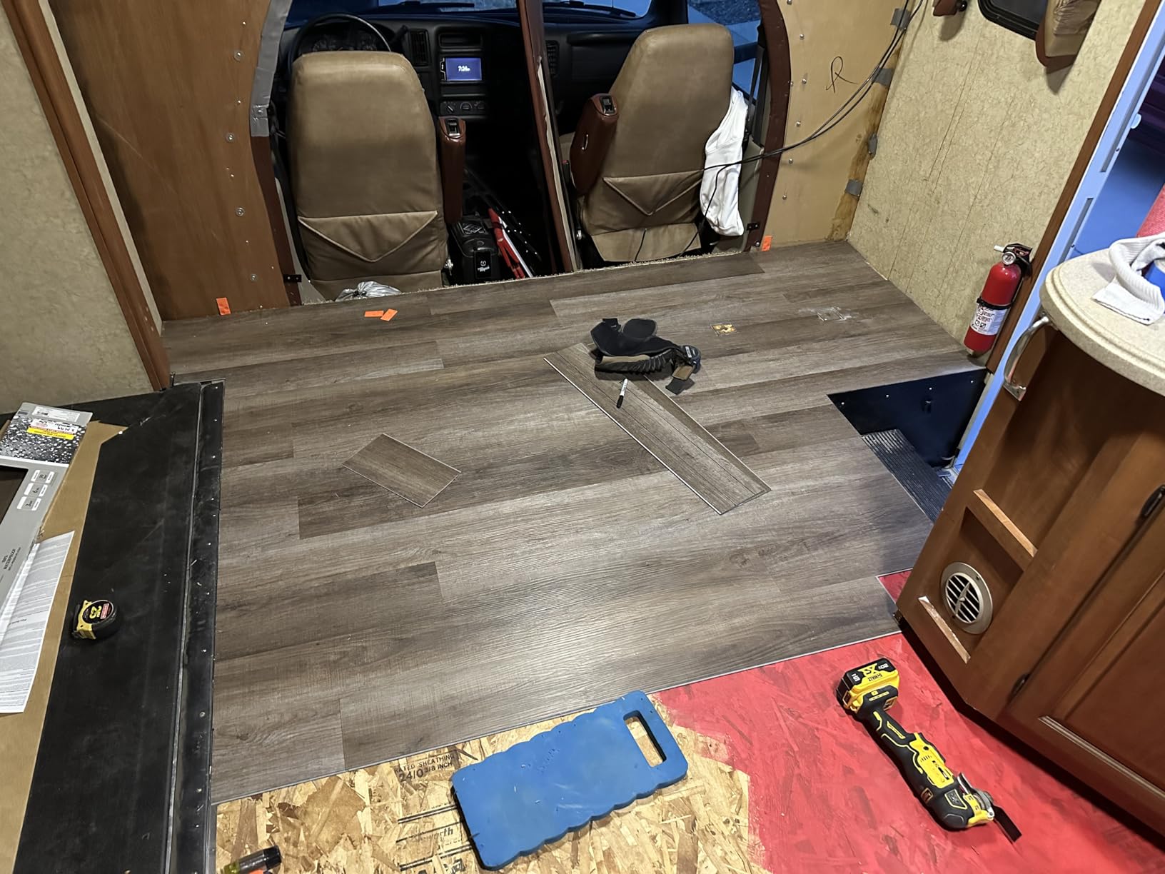 REXBETI Laminate Wood Flooring Installation Kit, LVP/Vinyl Flooring Tools | Double-faced Mallet/Steel Pull Bar/Tapping Block with Handle/40 Spacers customer photo 2