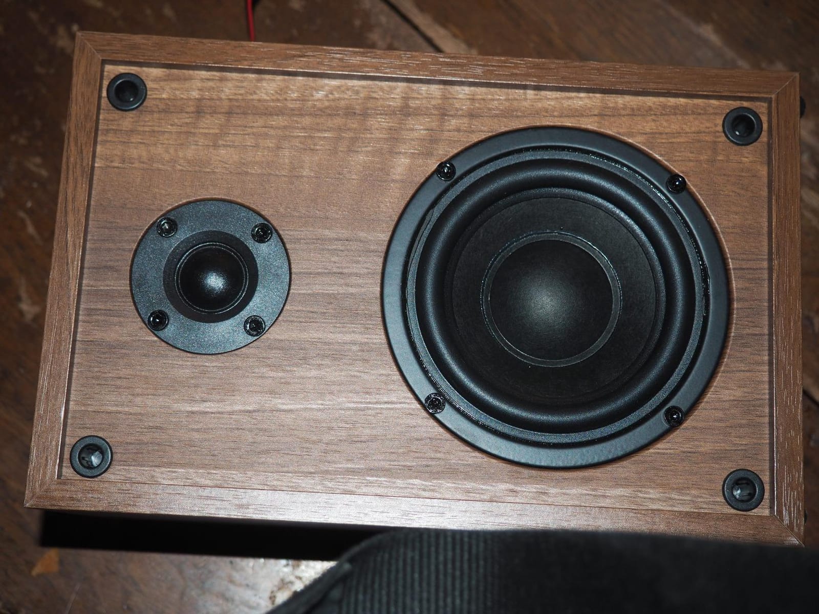 1 BY ONE Bluetooth Turntable HiFi System with 36 Watt Bookshelf Speakers customer photo 2
