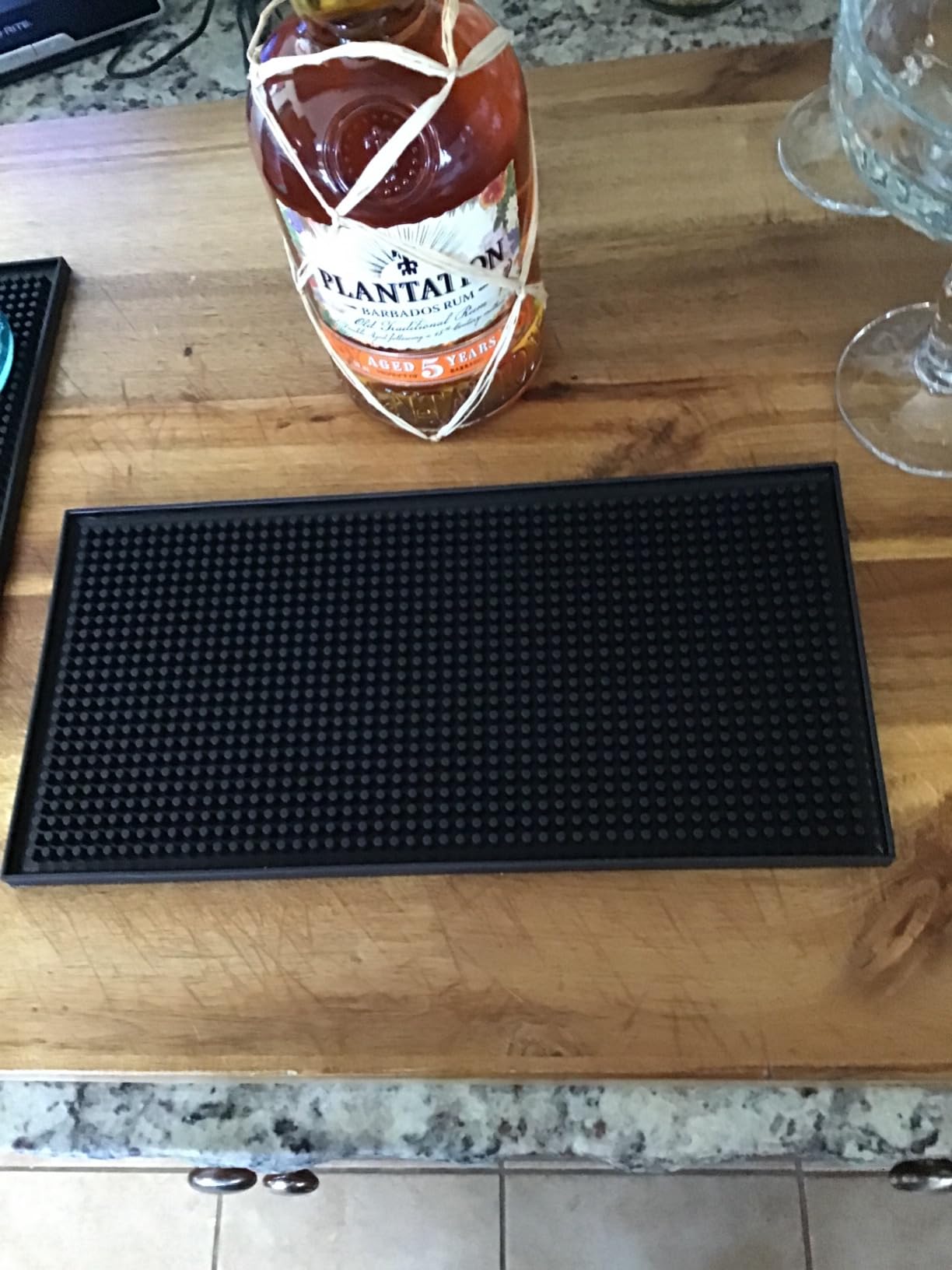 Tebery 2 Pack Rubber Bar Mats, Non-Slip 12 x 6 Inch Black Bar Service Spill Mat for Glassware, Dish Cocktail Drying Mat for Countertop, Bar, Restaurant, Kitchen, Coffee Shop customer photo 1