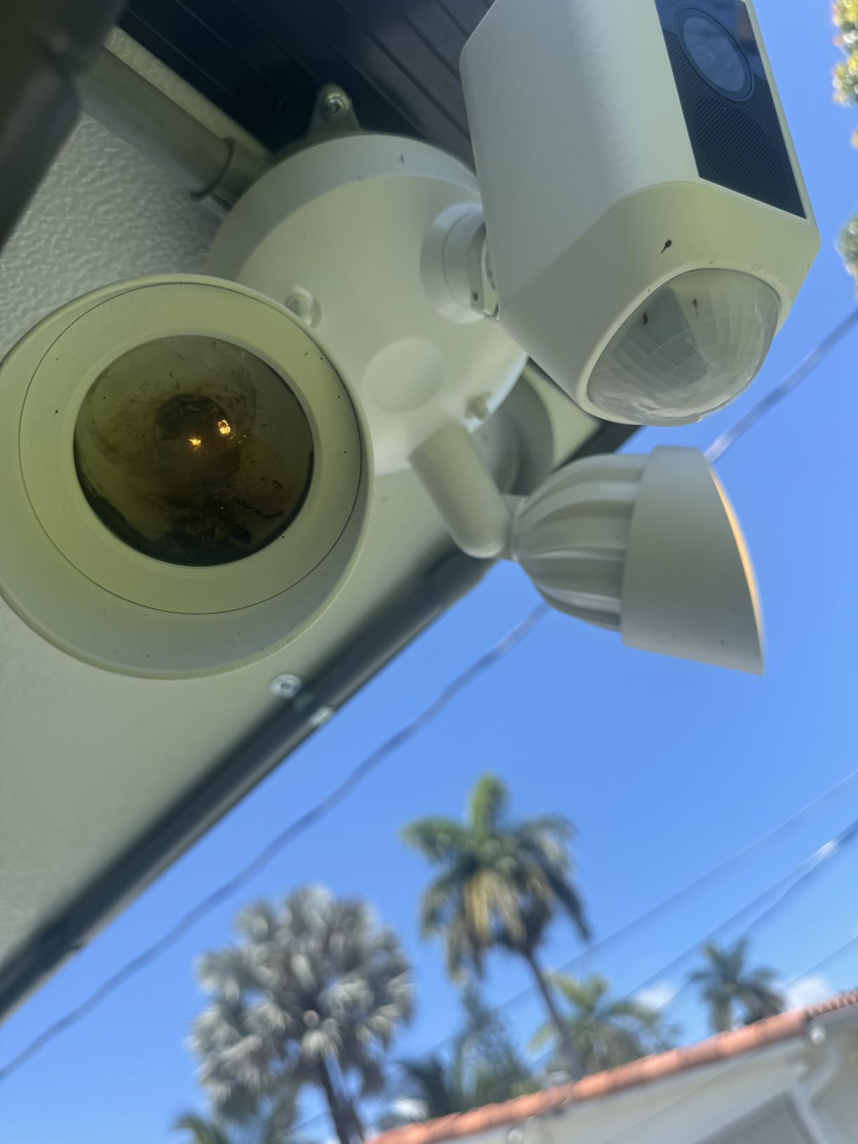 Ring Floodlight Wired - Motion-activated floodlight, bright LEDs, works with Amazon Sidewalk, White customer photo 1